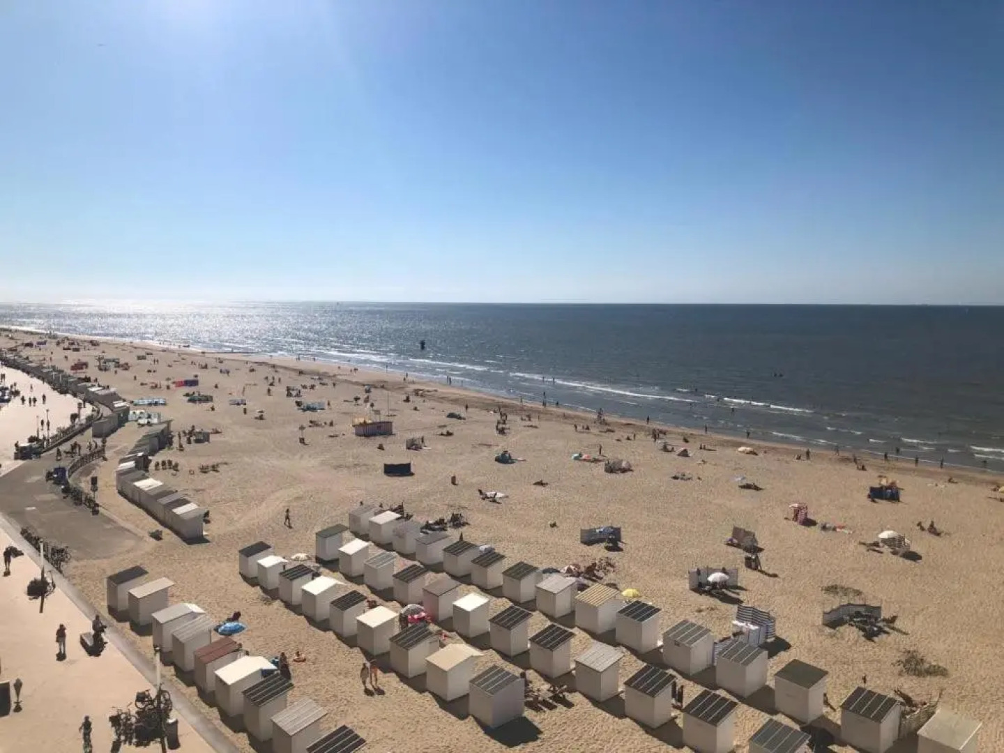 SEAVIEW Apartment 6p - OOSTENDE - Type SPA - 1-family bedroom-apartment - Spacious apartment with direct seaview - beachfront