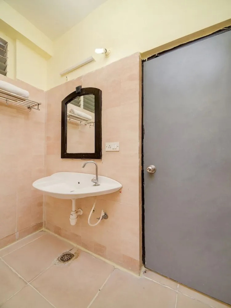 Oyo 40720 Hotel Srs Regency