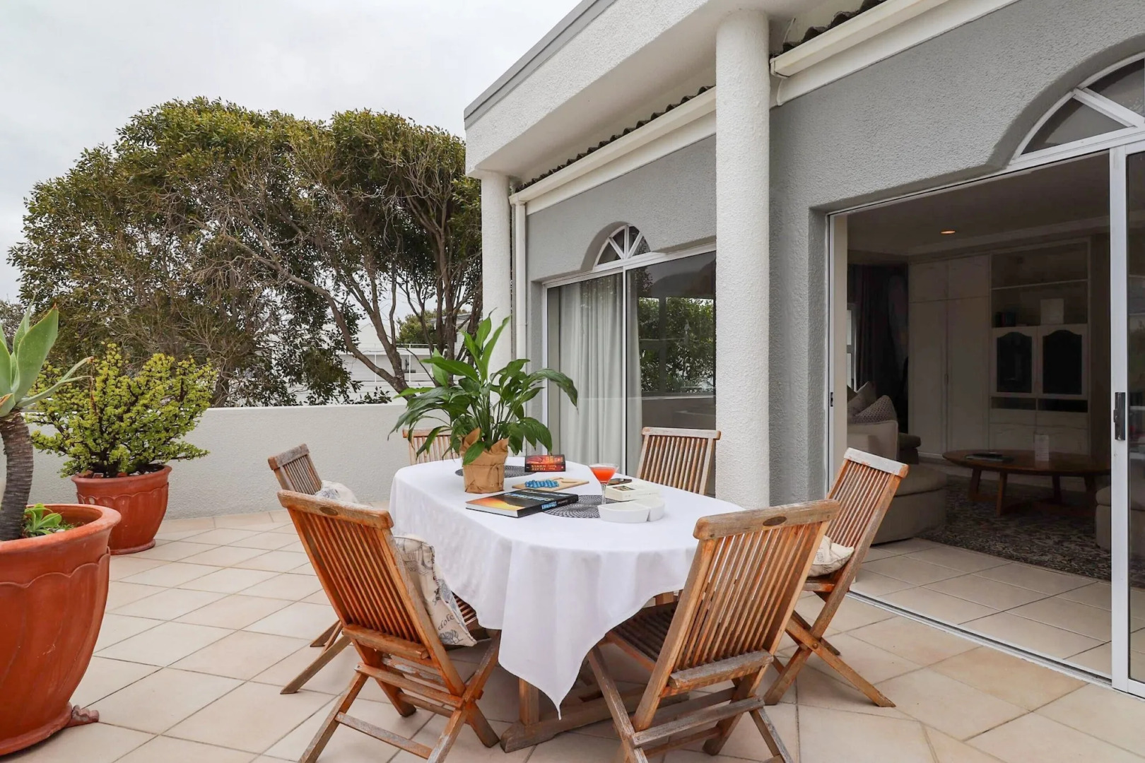 Hermanus Beachfront Lodge