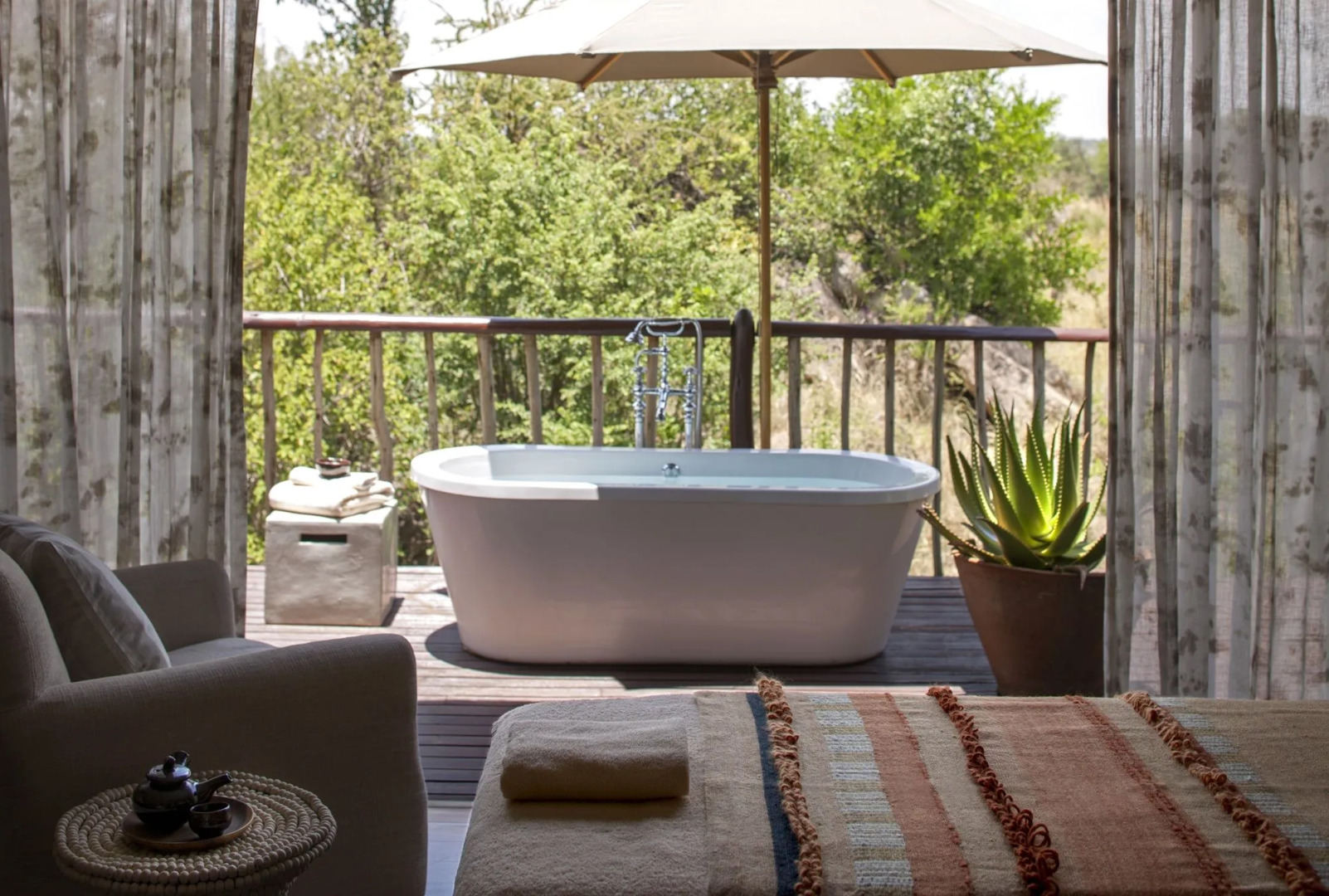 Отель Four Seasons Safari Lodge Serengeti