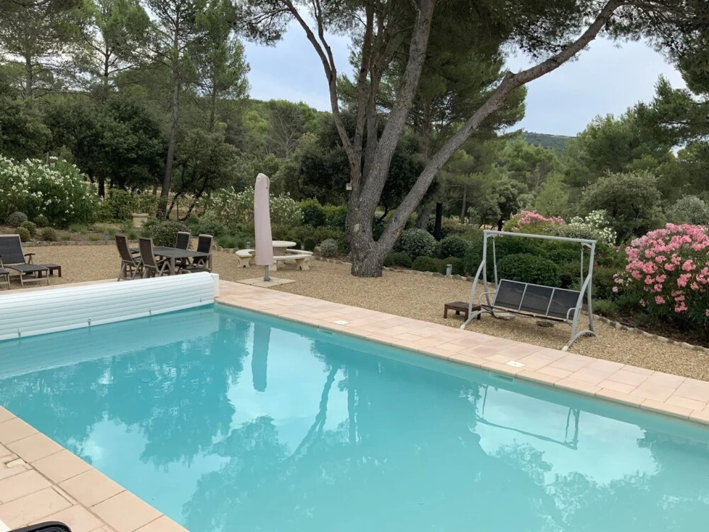 Stylish Villa With Heated Swimming Pool Close to the Lovely L'isle-sur-la-sorgue