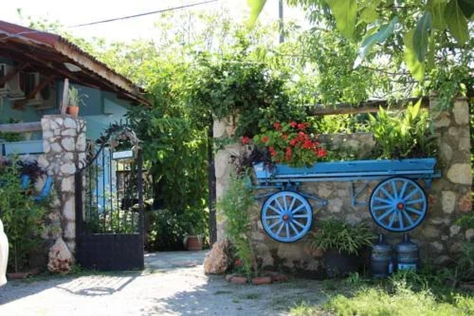 Isa M. Guesthouse