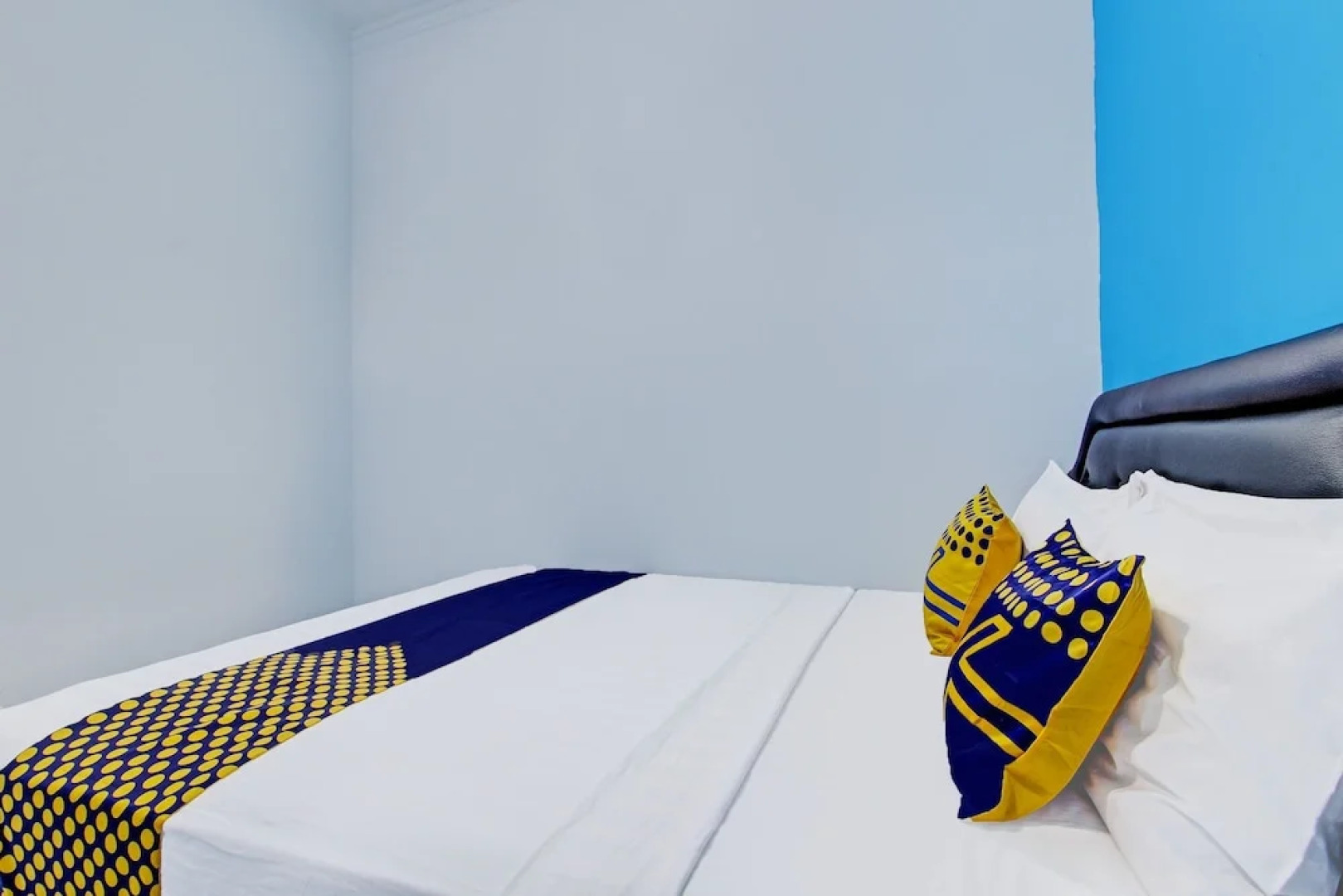 SPOT ON 92179 Latinos House