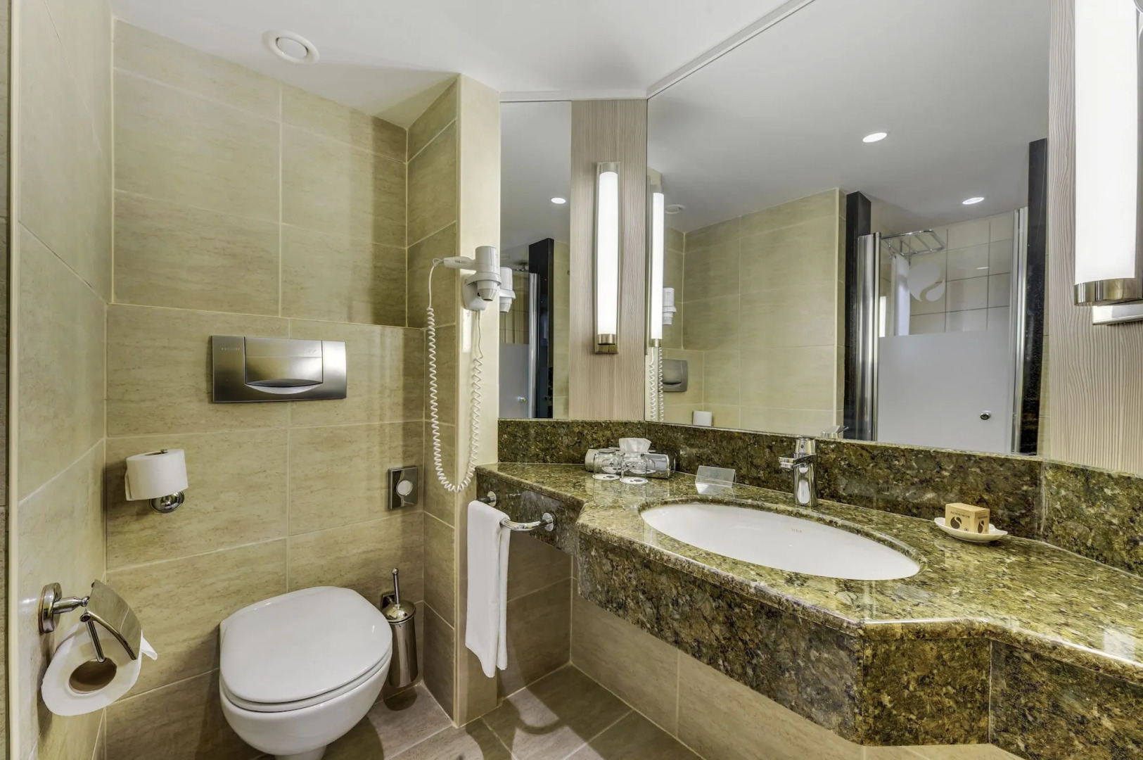 Robinson Camyuva - Adults only