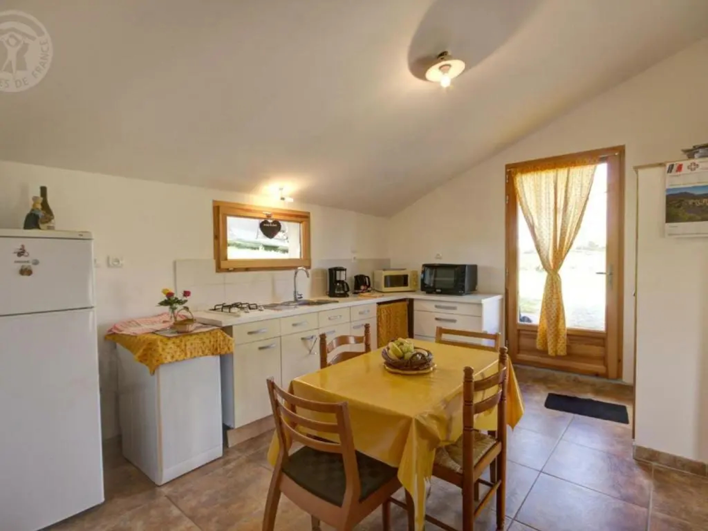 Gîte Saint-Marcel-de-Félines, 1 pièce, 2 personnes - FR-1-496-173