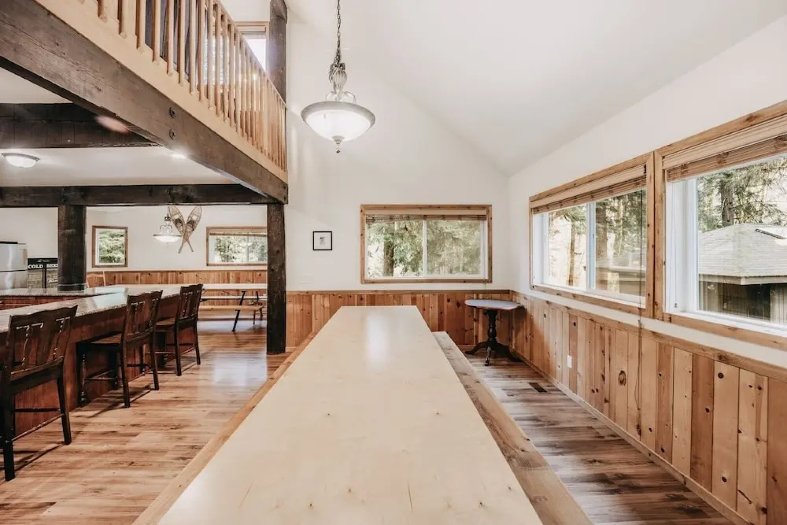 03mbh -12-bdrm - 3.5-bath - Wifi - Pets Ok - Sleeps 26 12 Bedroom Home by RedAwning