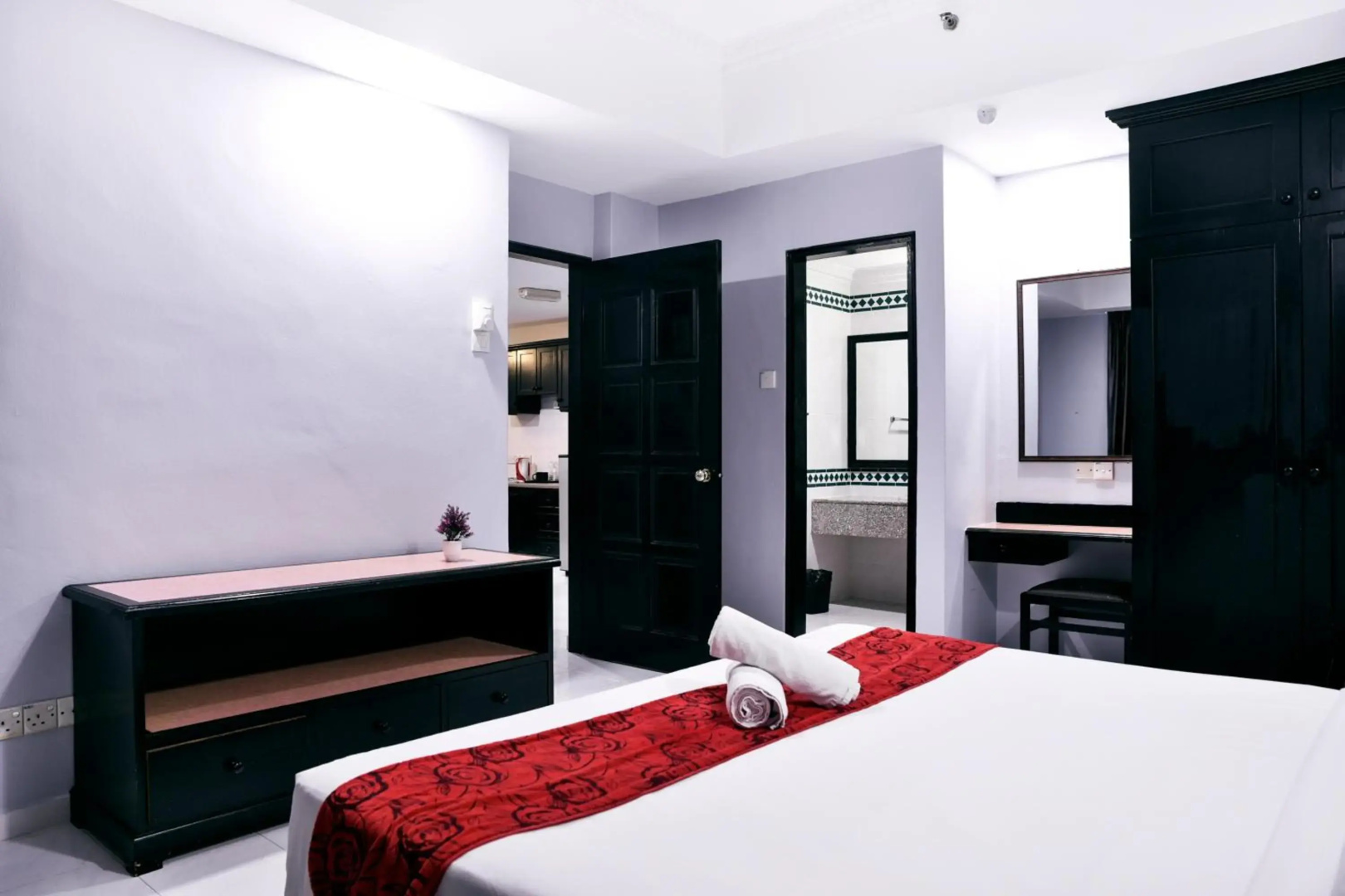 Leisure Cove Hotel & Apartments