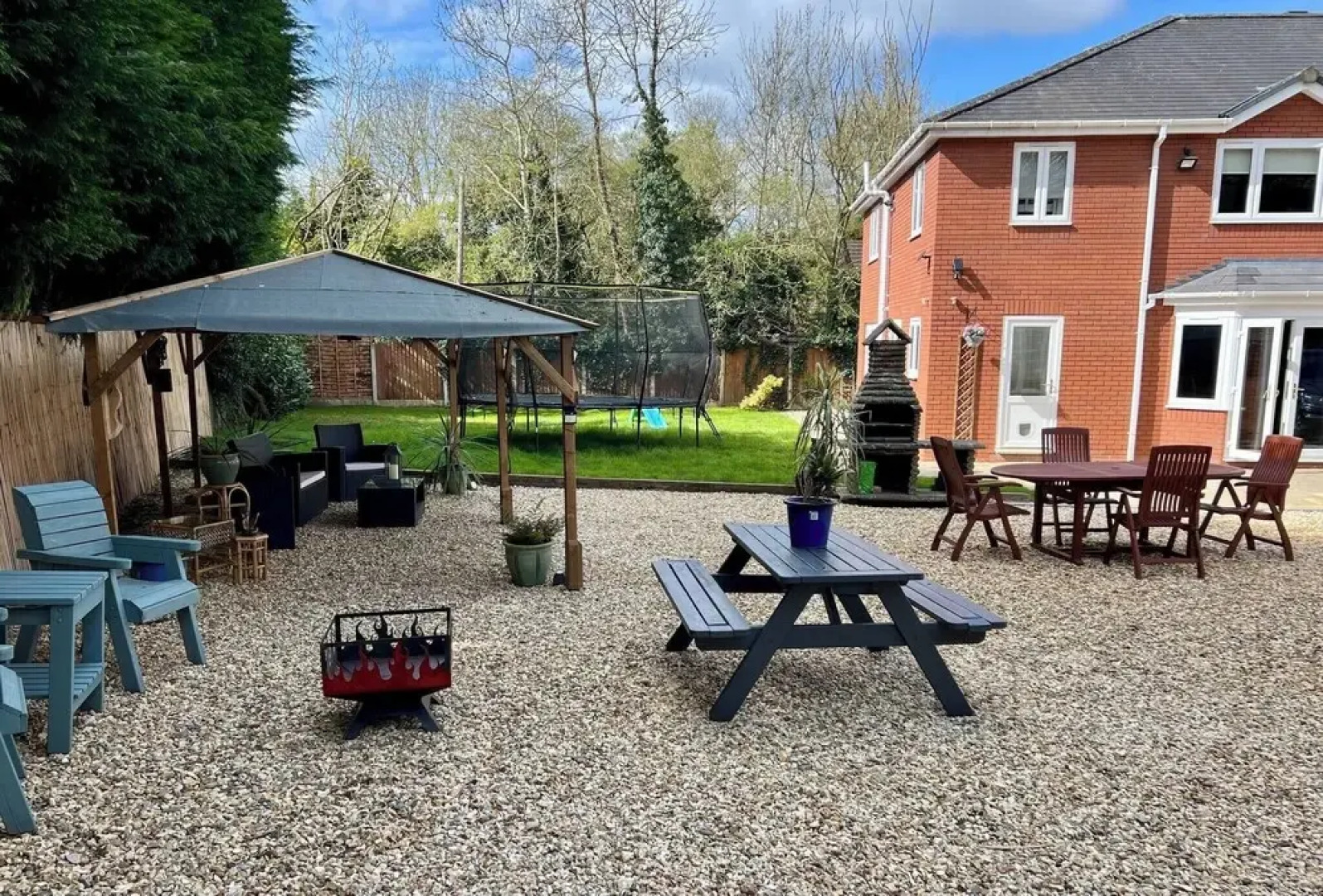 Stratford 4 BR Family Mansion With Pool, Gym & BBQ