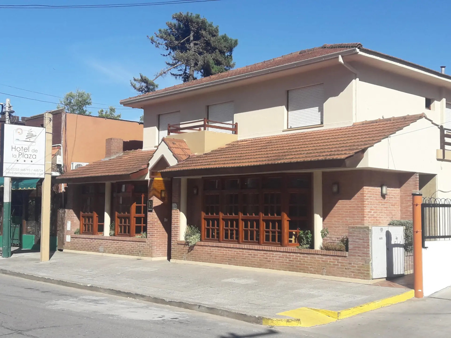 Hotel y Apart De La Plaza