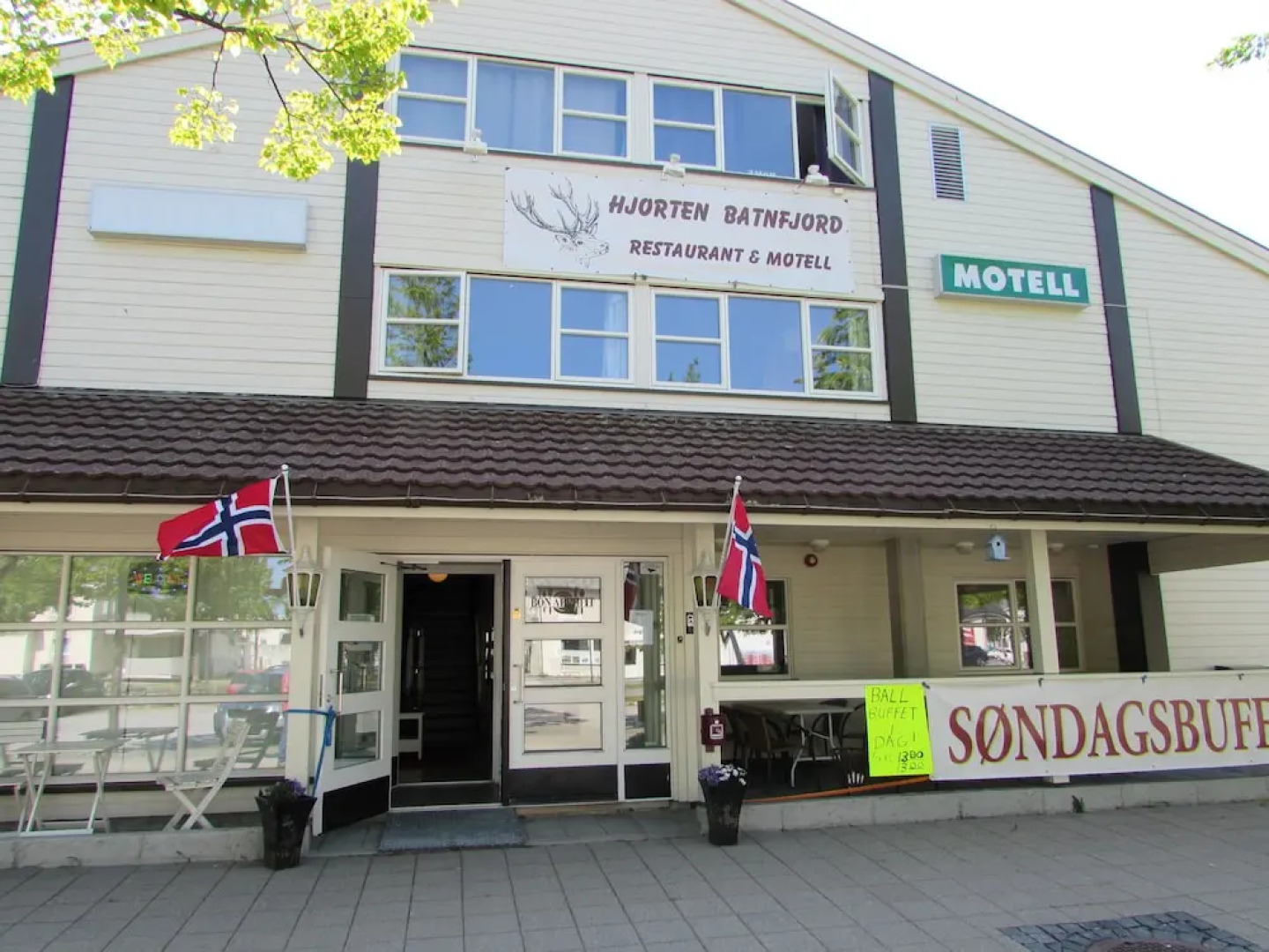 Midnattsol Batnfjord Motell og Kafe