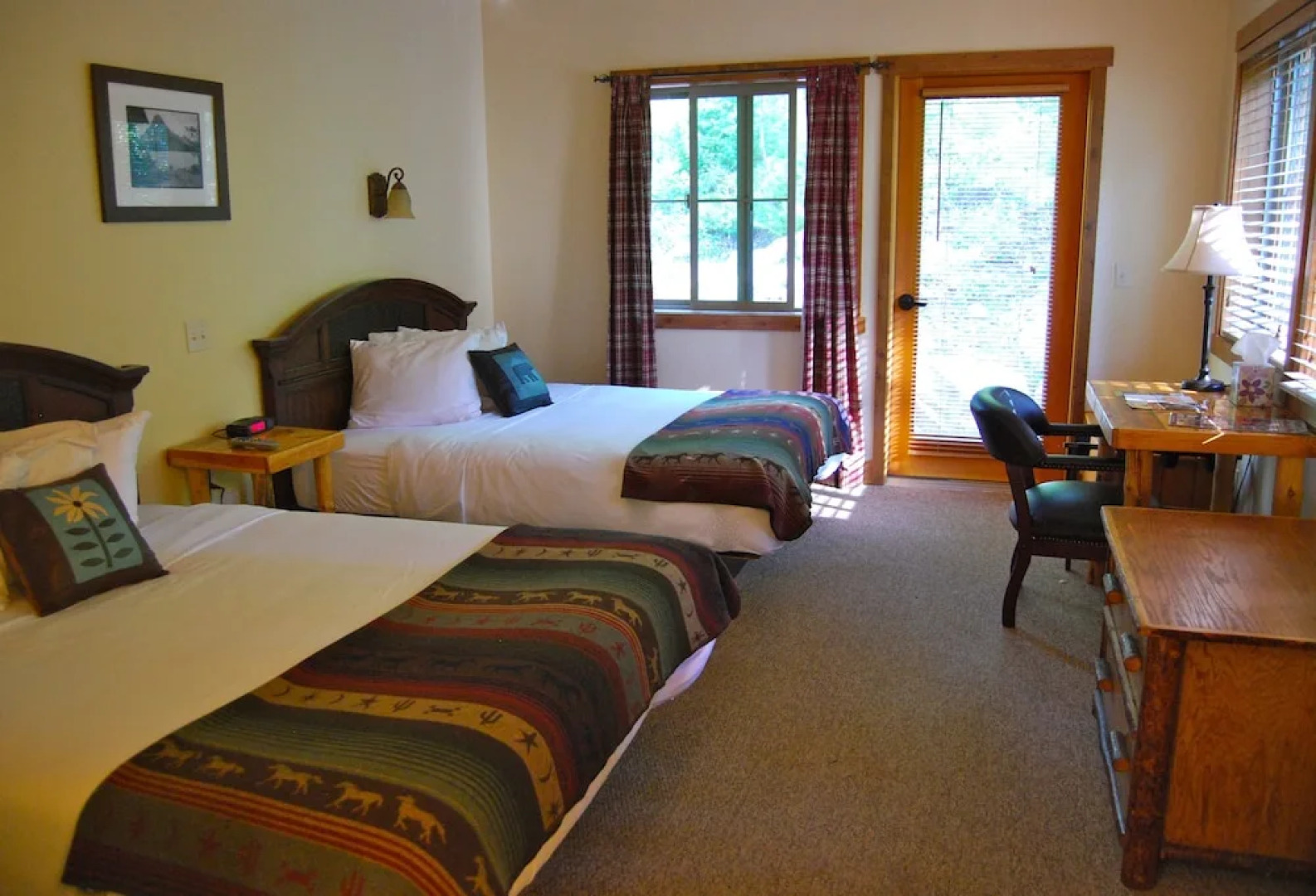 Glacier Guides Lodge