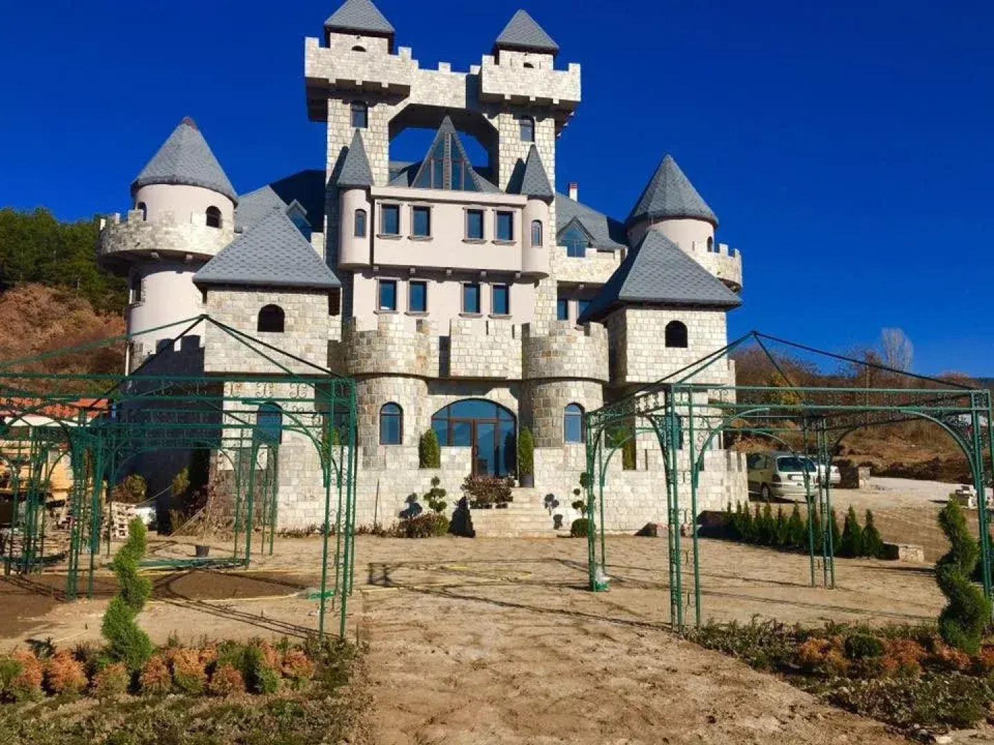 Valentina Castle
