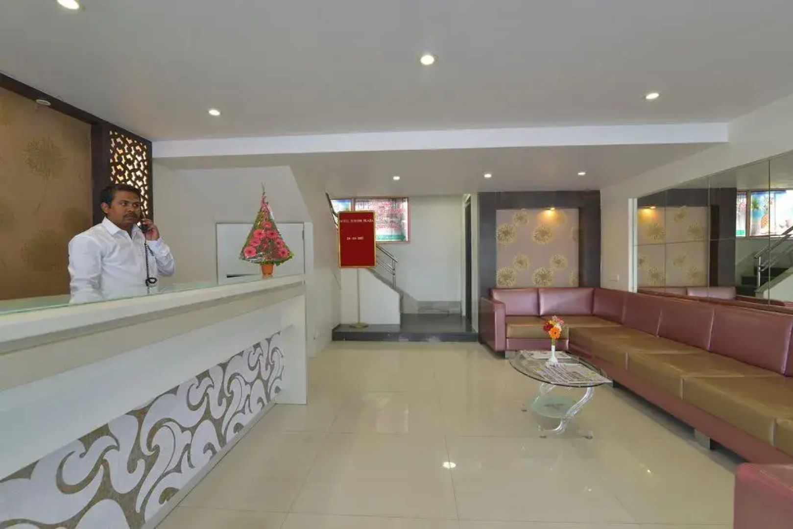 OYO 4448 Hotel Suresh Plaza