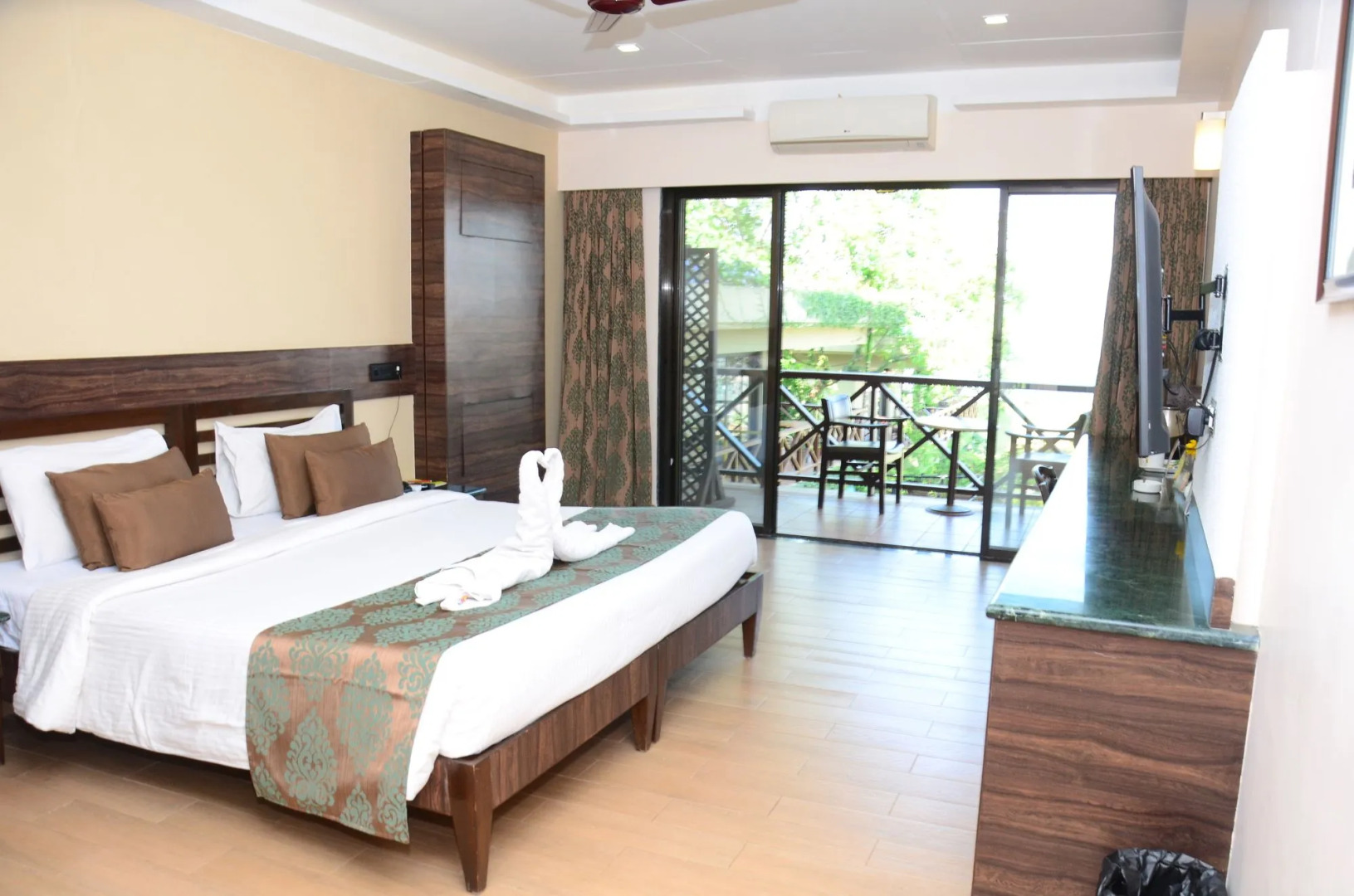 Upper Deck Resort - Stay and Relax at the Highest Peak Lonavala