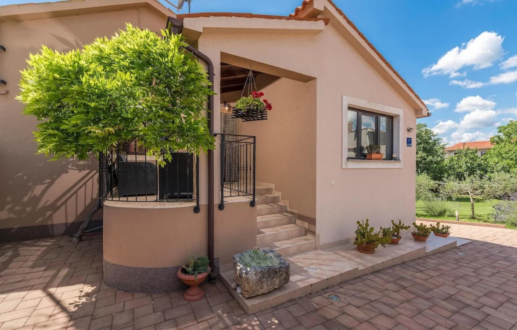 Stunning Home in Barban With Wifi and 2 Bedrooms