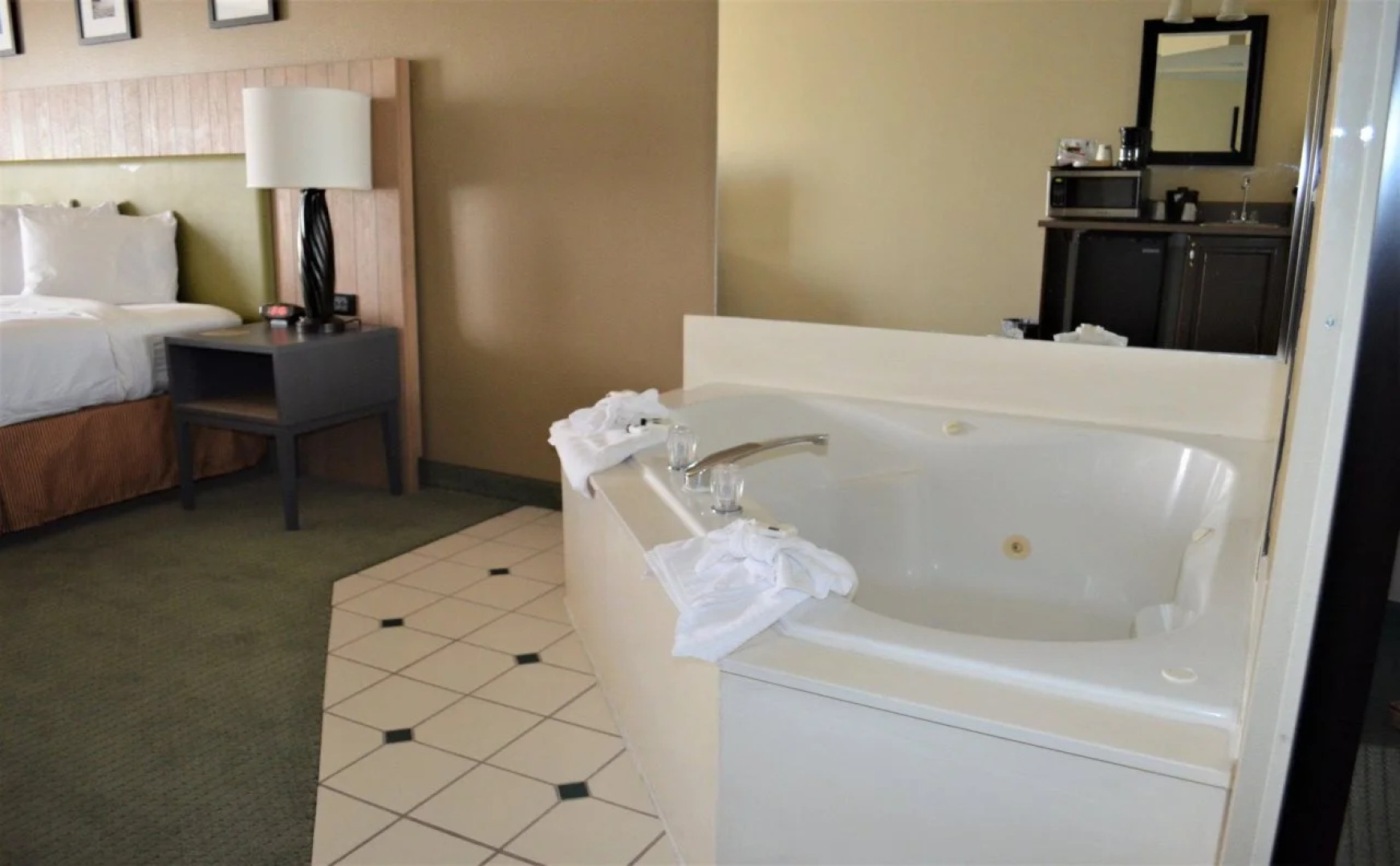 Country Inn & Suites by Radisson, West Valley City, UT