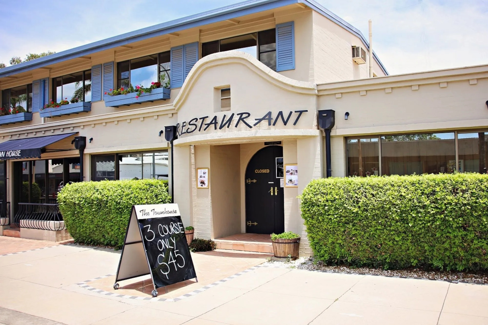 The Town House Motor Inn