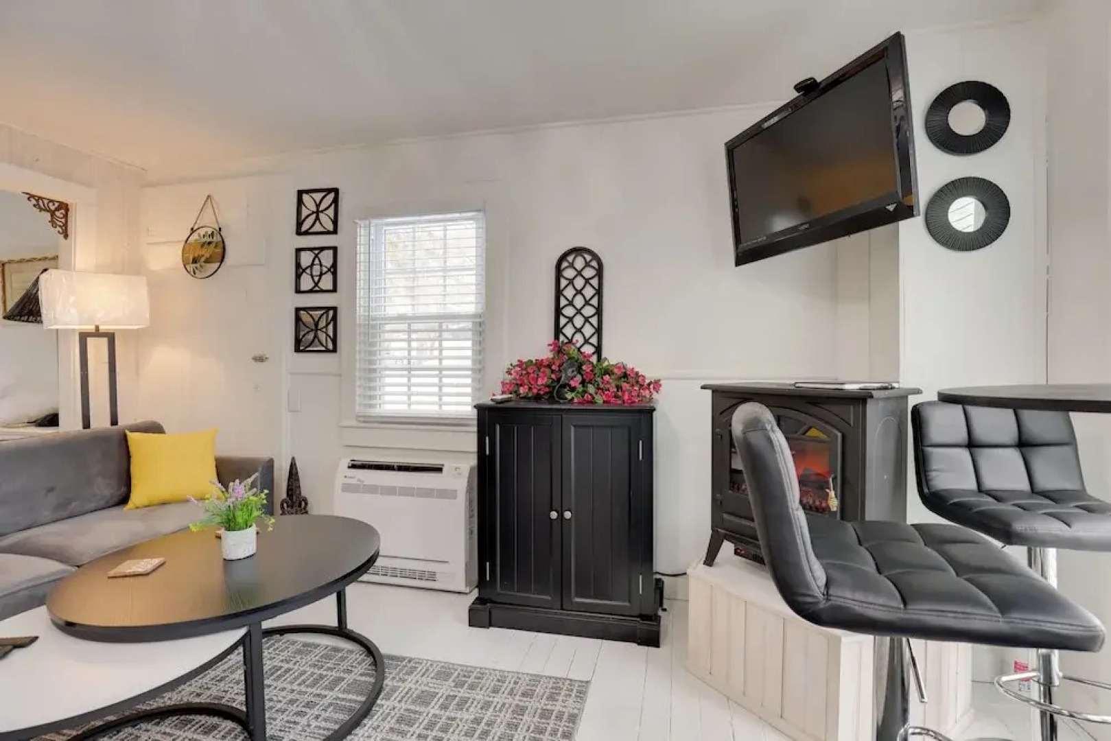 Near Keuka Lake: Walkable Paradise!