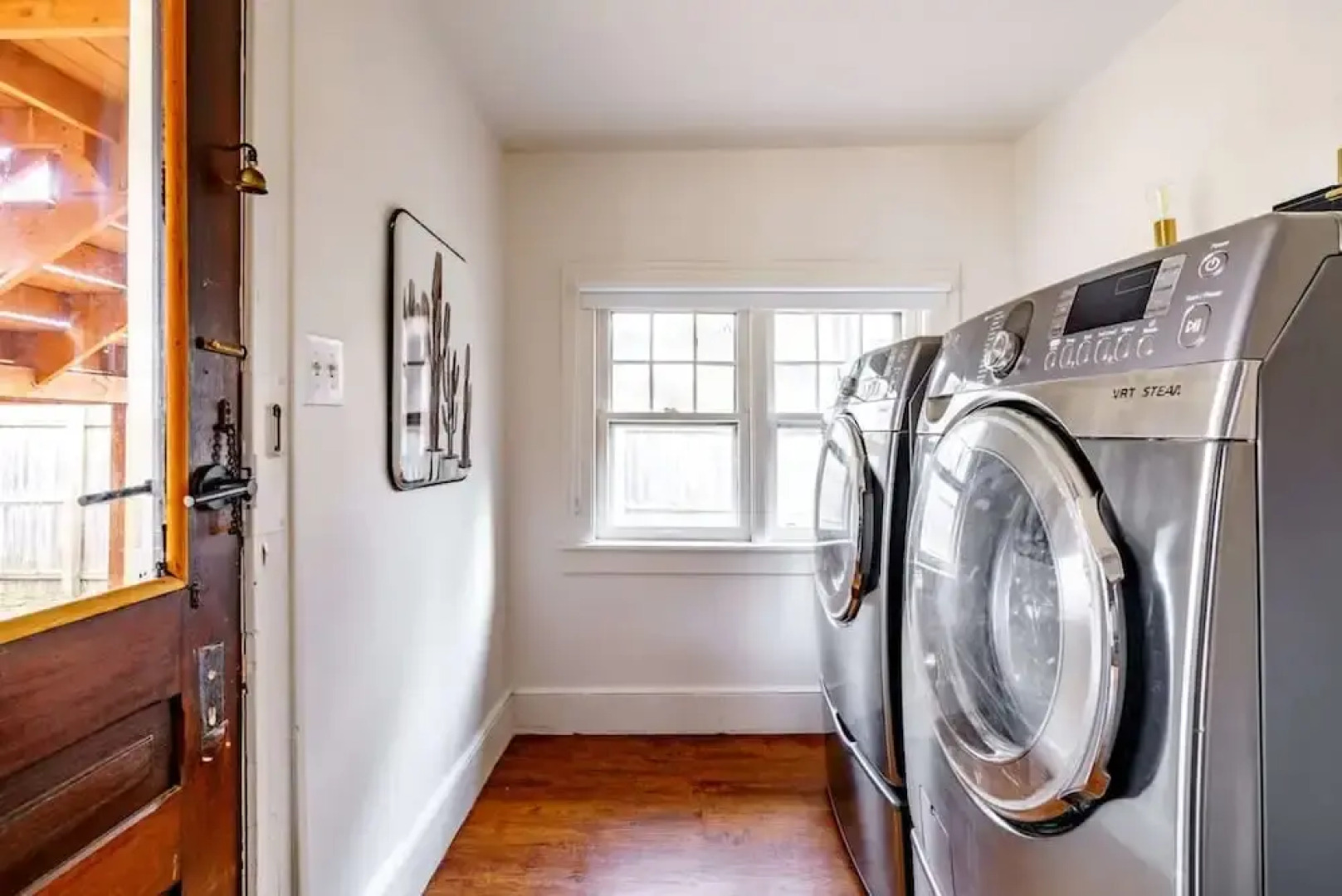 Prime Location Top Rated Clean Parking Free