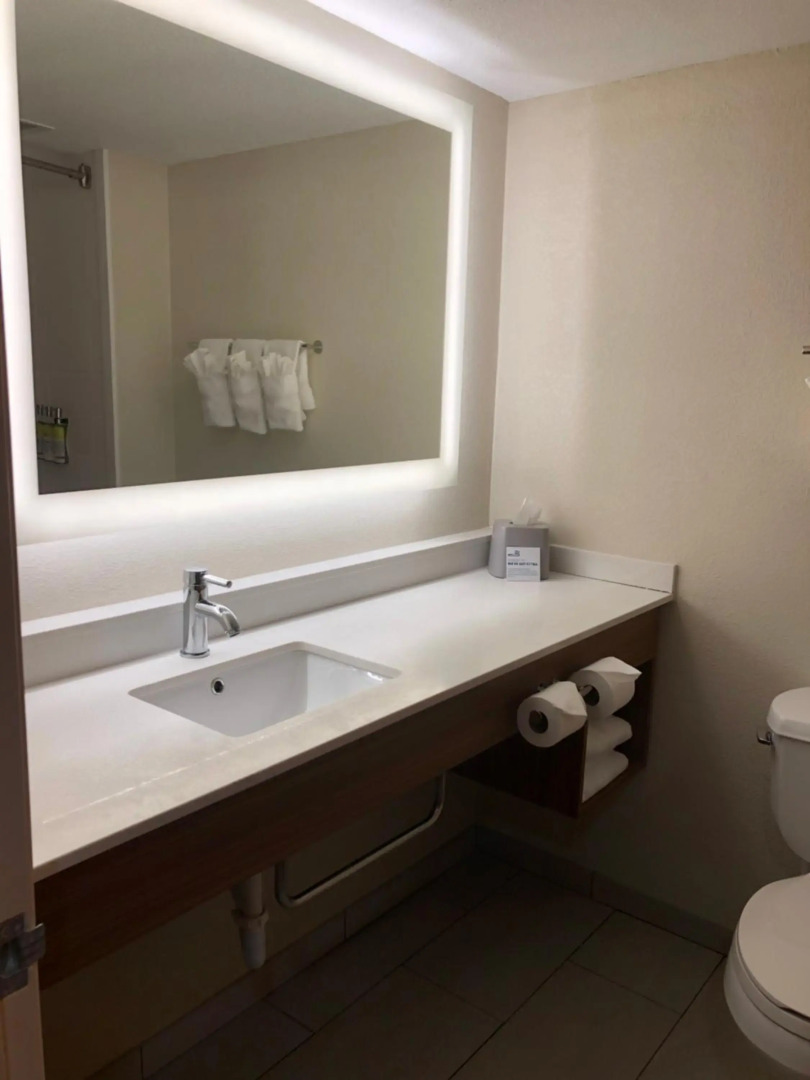 Holiday Inn Express & Suites Cedar Falls - Waterloo by IHG