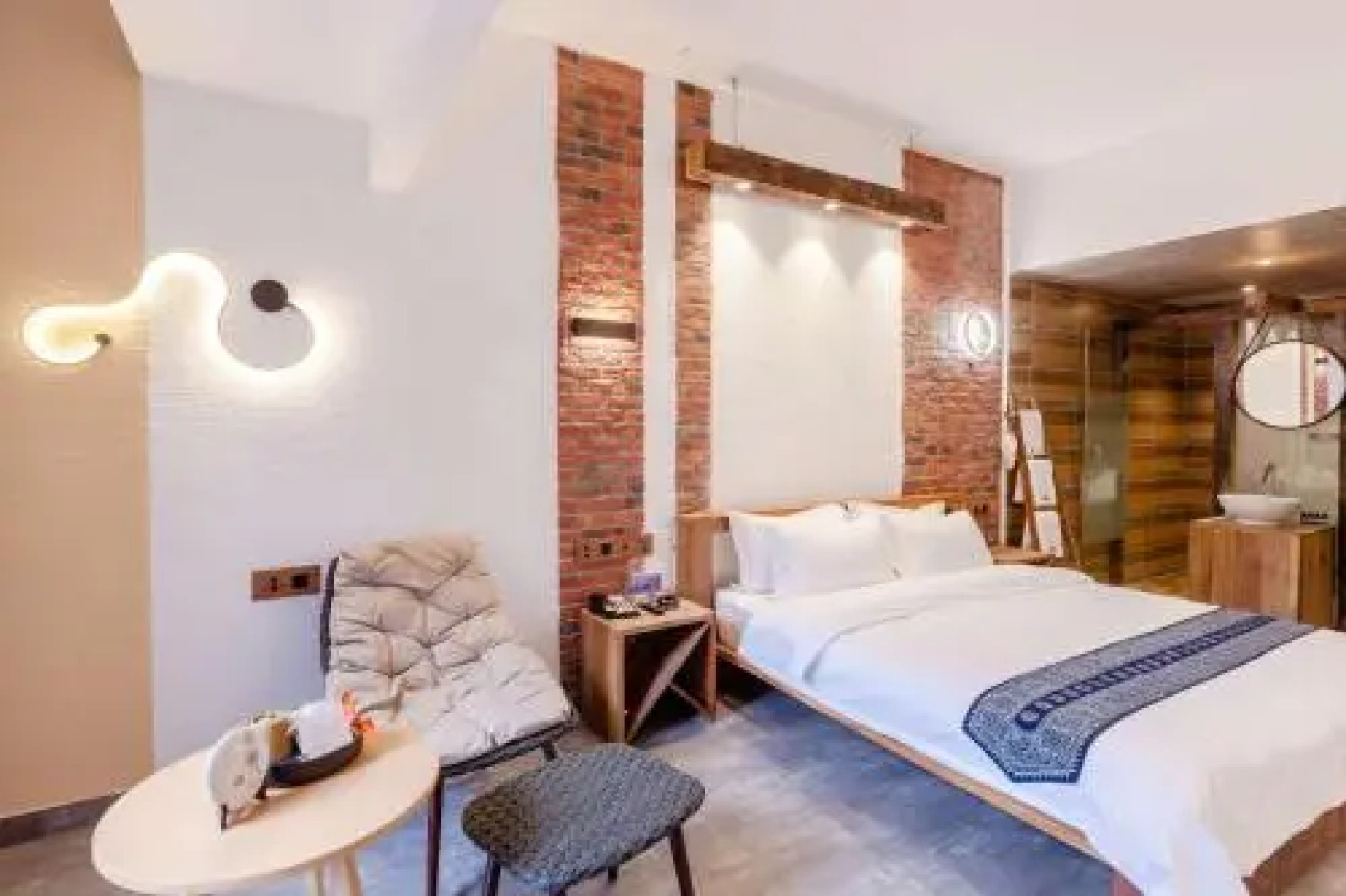 James Joyce Coffetel Xishuangbanna Manjinglan Ancient City