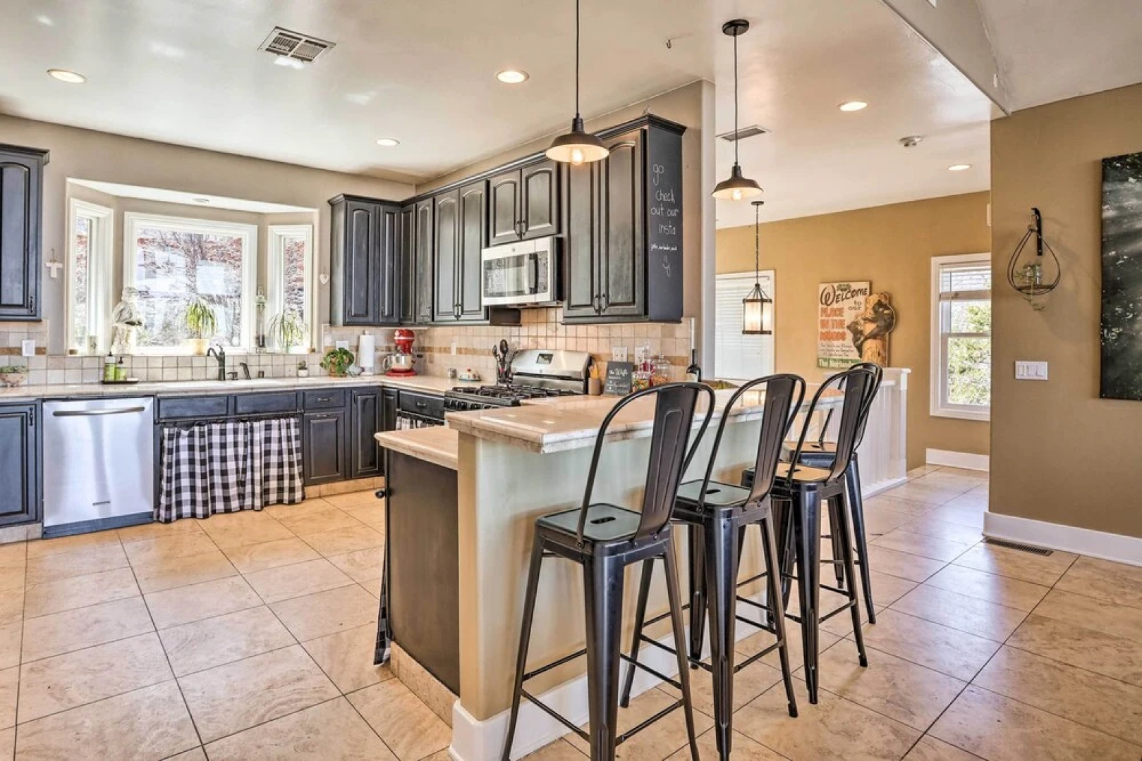 Lovely Lake Arrowhead Home w/ Private Hot Tub