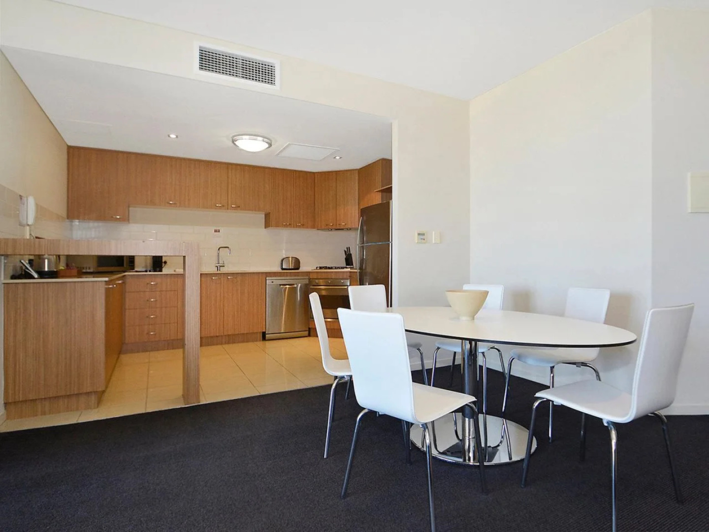 Mullaloo Beach Hotel & Apartments