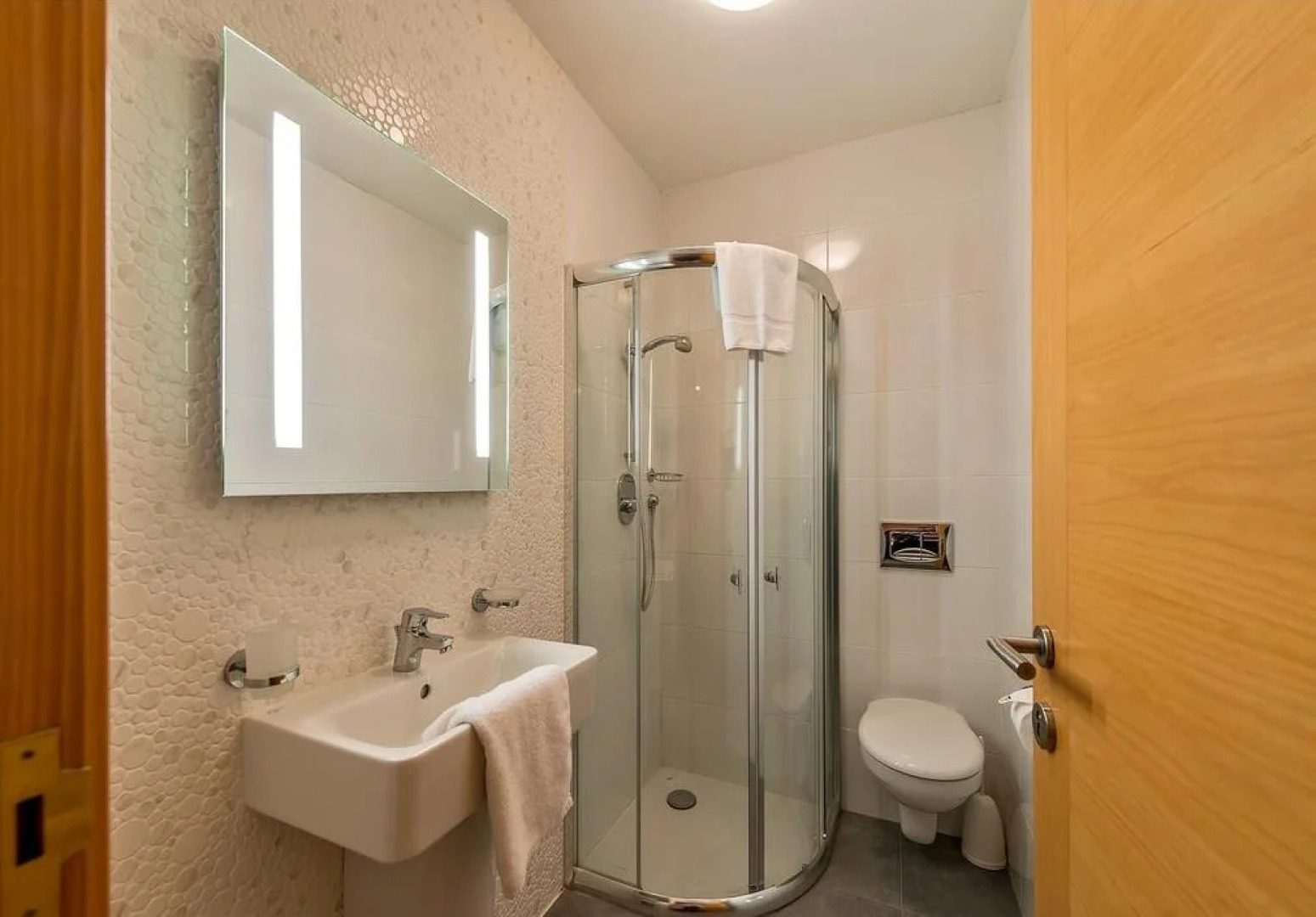 Hillock Residence Apartments