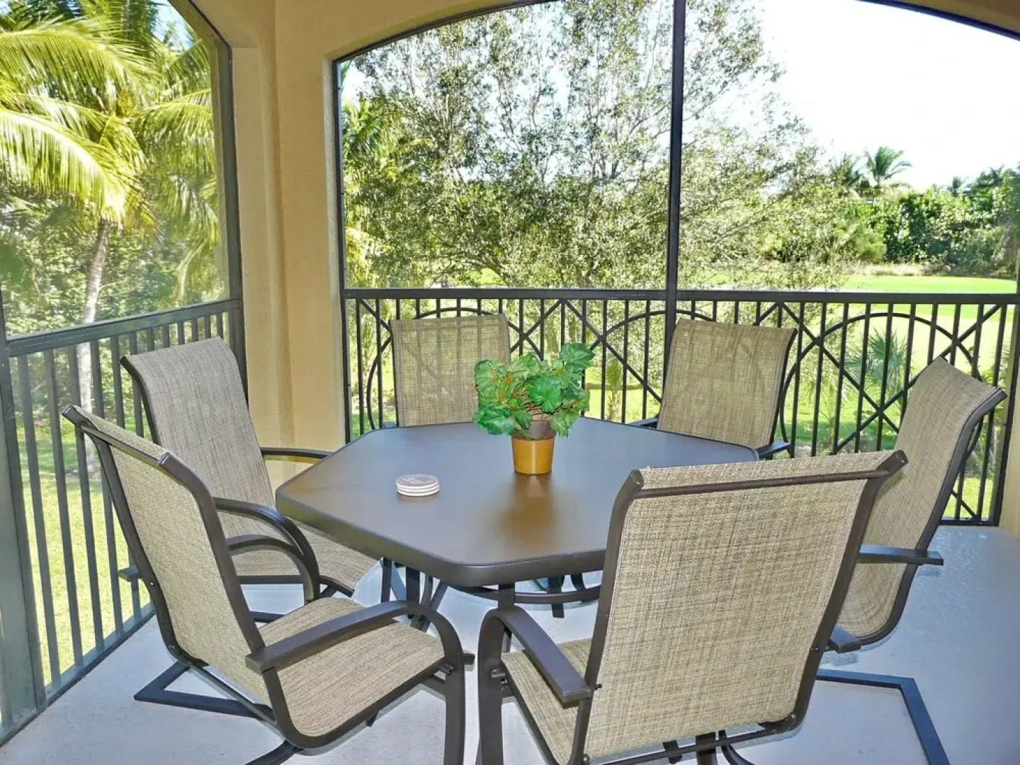 1252 Rialto Way, Unit 201