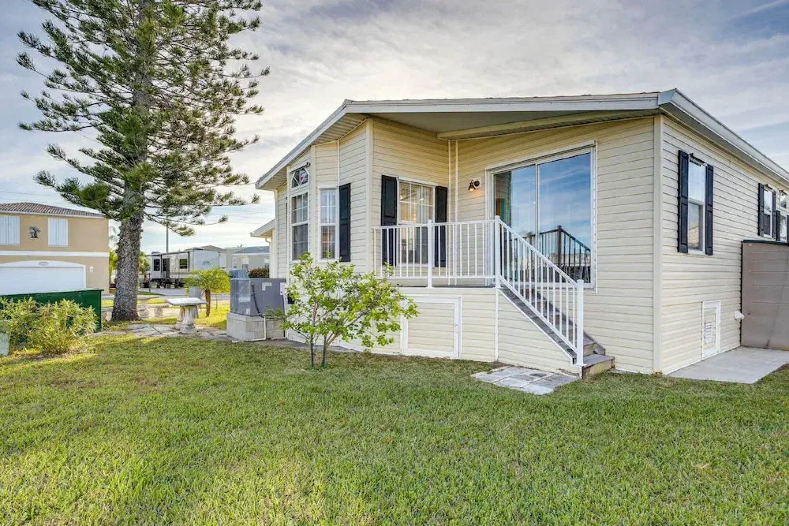 Nettles Island Jensen Beach Home: Walk to Ocean!