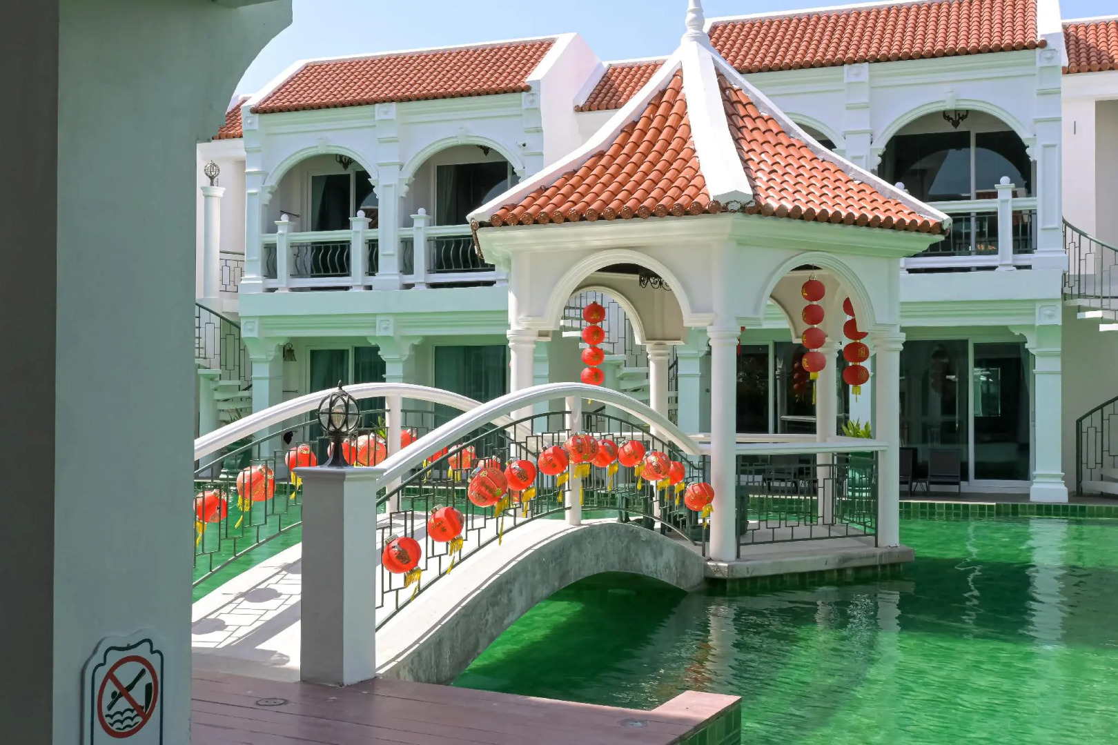 Supicha pool access hotel