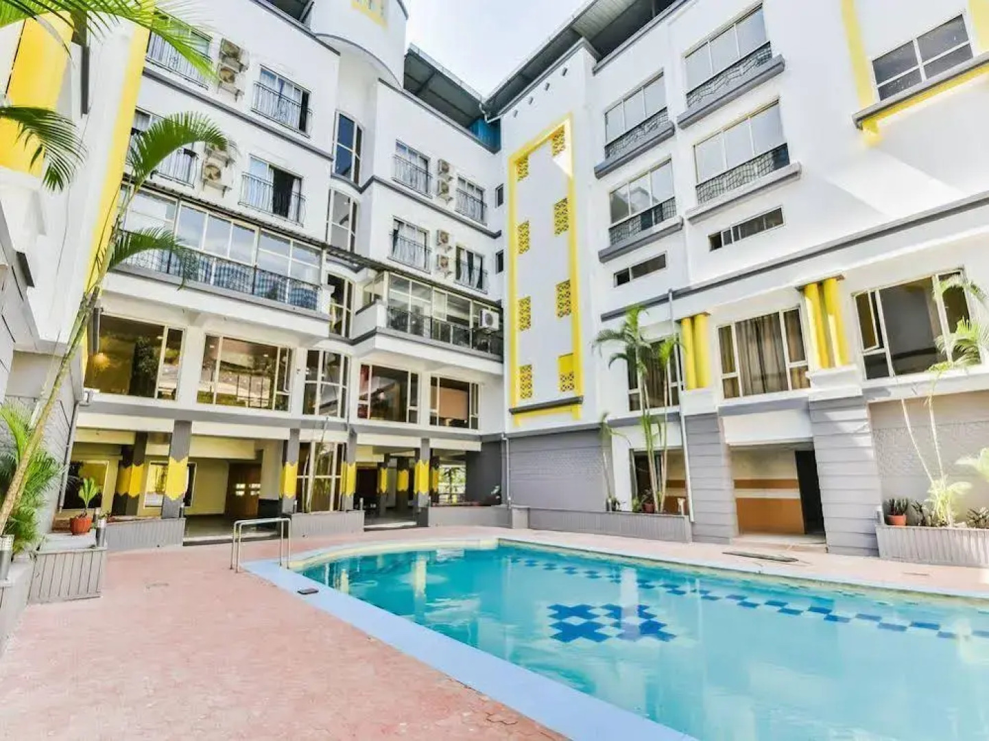 OYO Premium Lonavala Old Highway