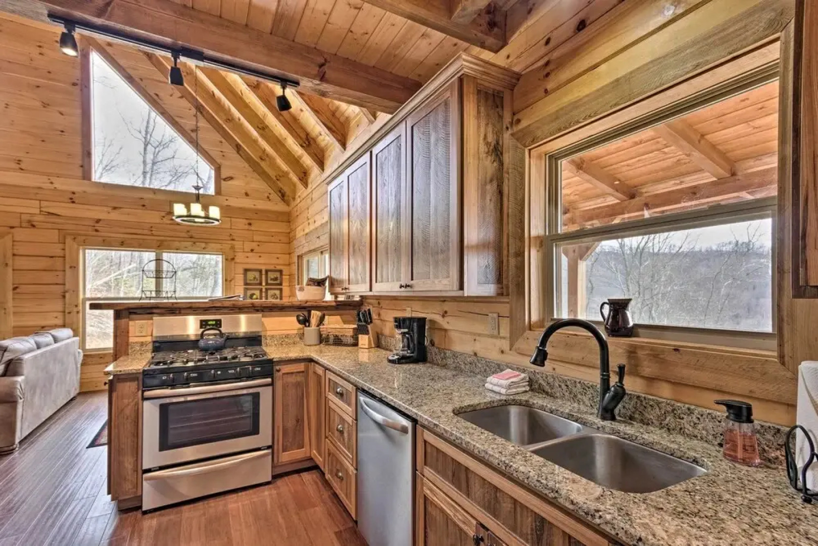 Elevated Cabin Bordering Smoky Mountain Nat'l Park