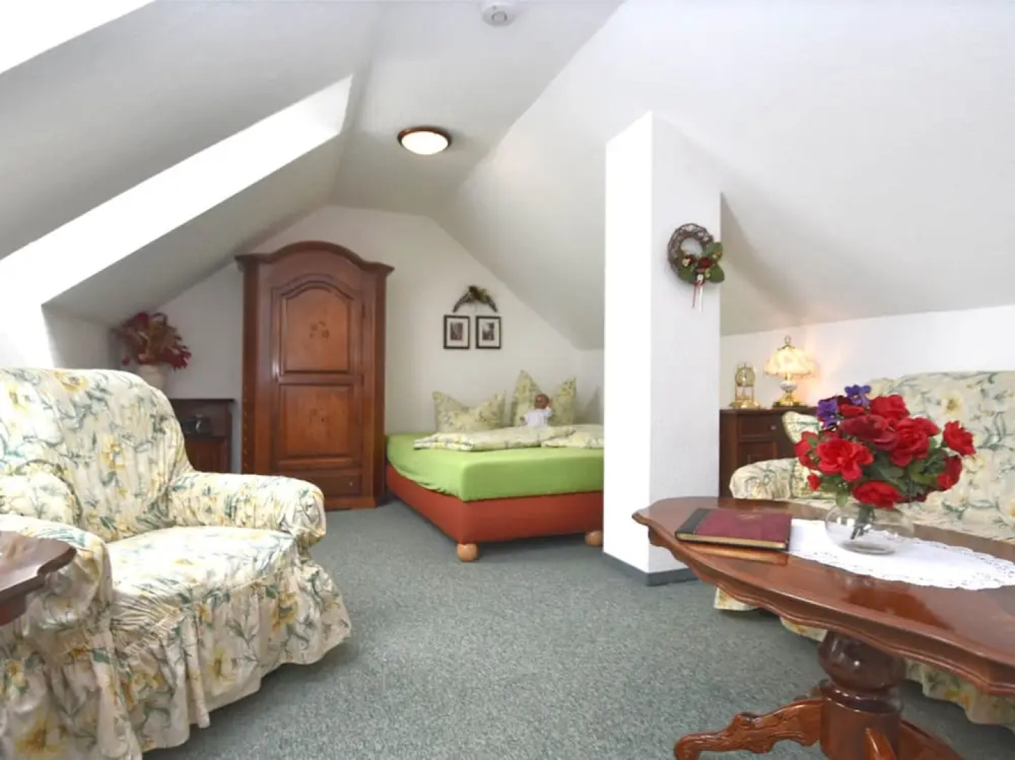 Sophisticated Holiday Home With Garden