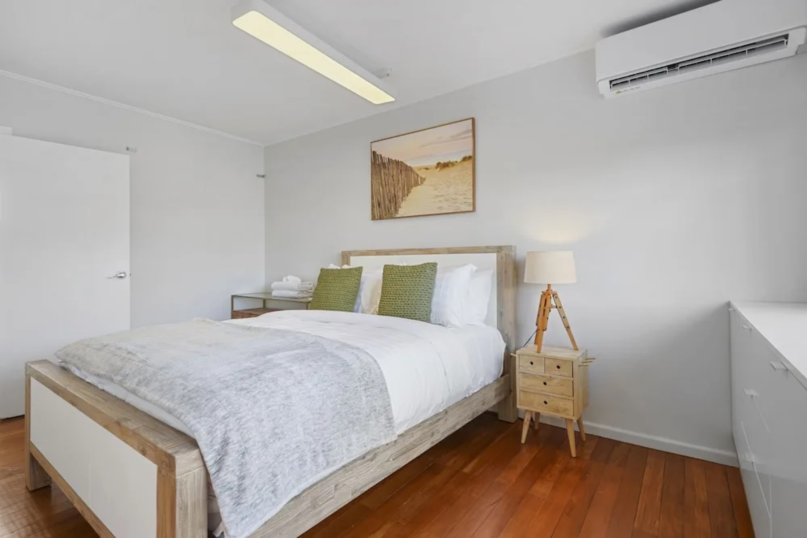 Amazing Home By Beach - Aircon-ed