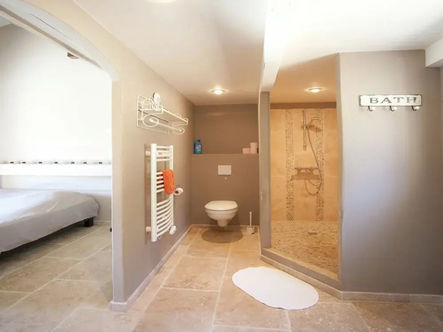 Villa in Provence With Infinity Pool