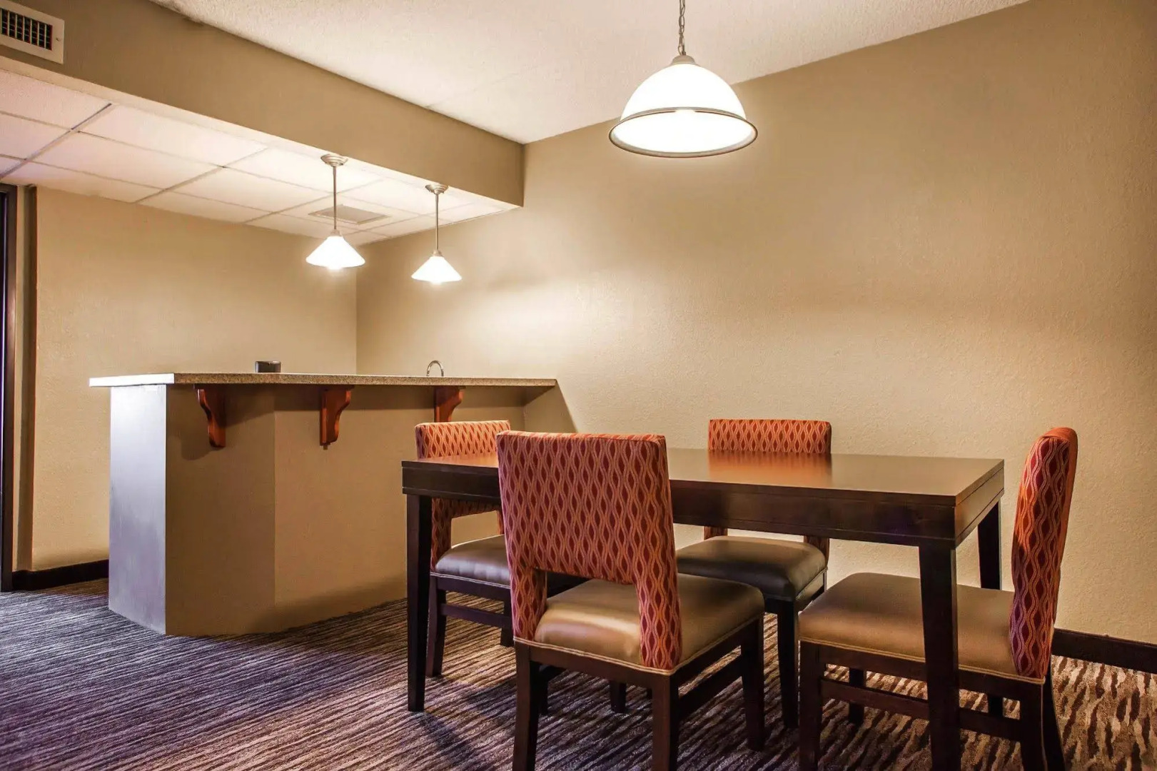 Suburban Studios Arlington Heights – Elk Grove