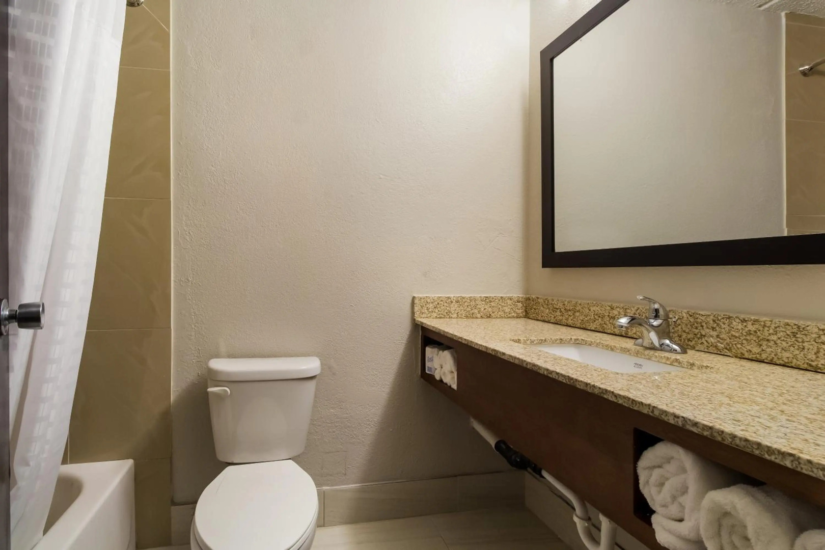 Clarion Pointe Lake Jackson - Clute