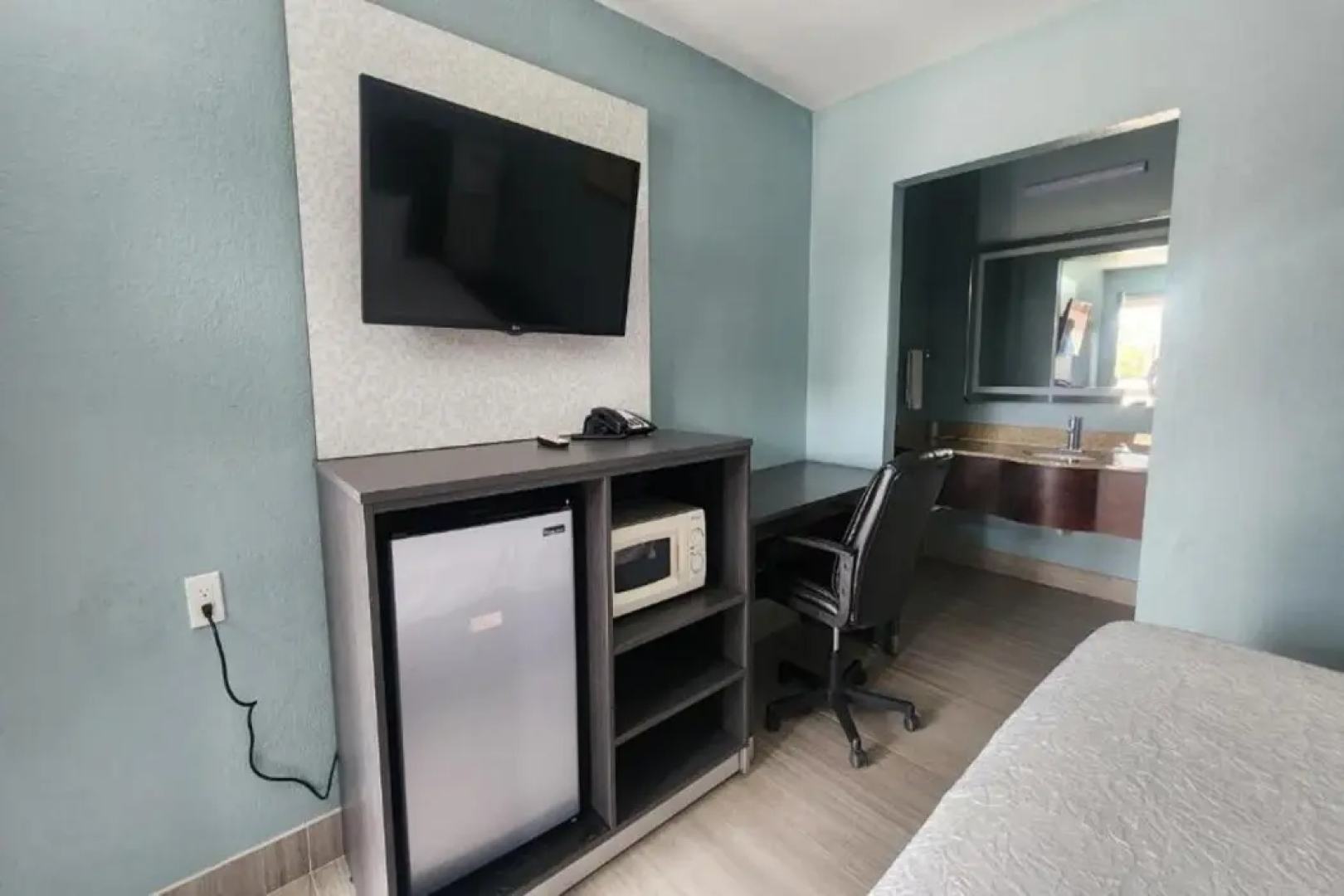 Lone Star Inn & Suites by OYO Harlingen TX