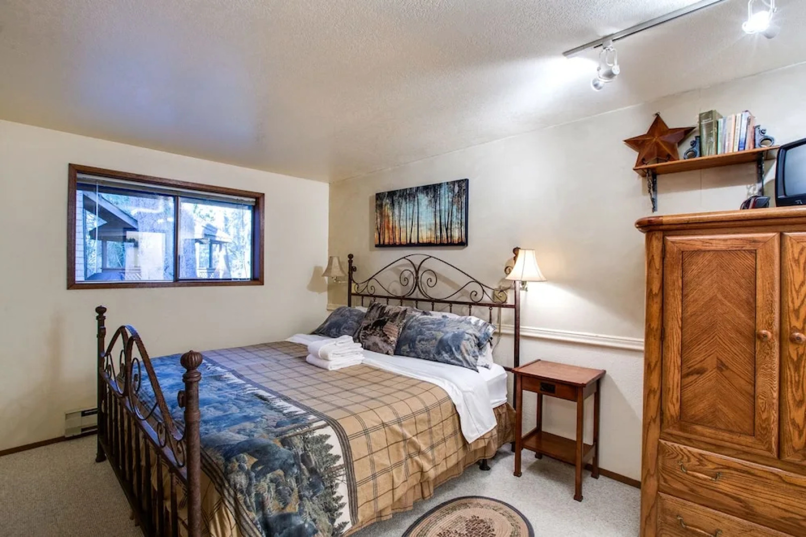 Mt. Baker Lodging Cabin 23 – Hot Tub, WiFi, Sleeps 6! by MBL