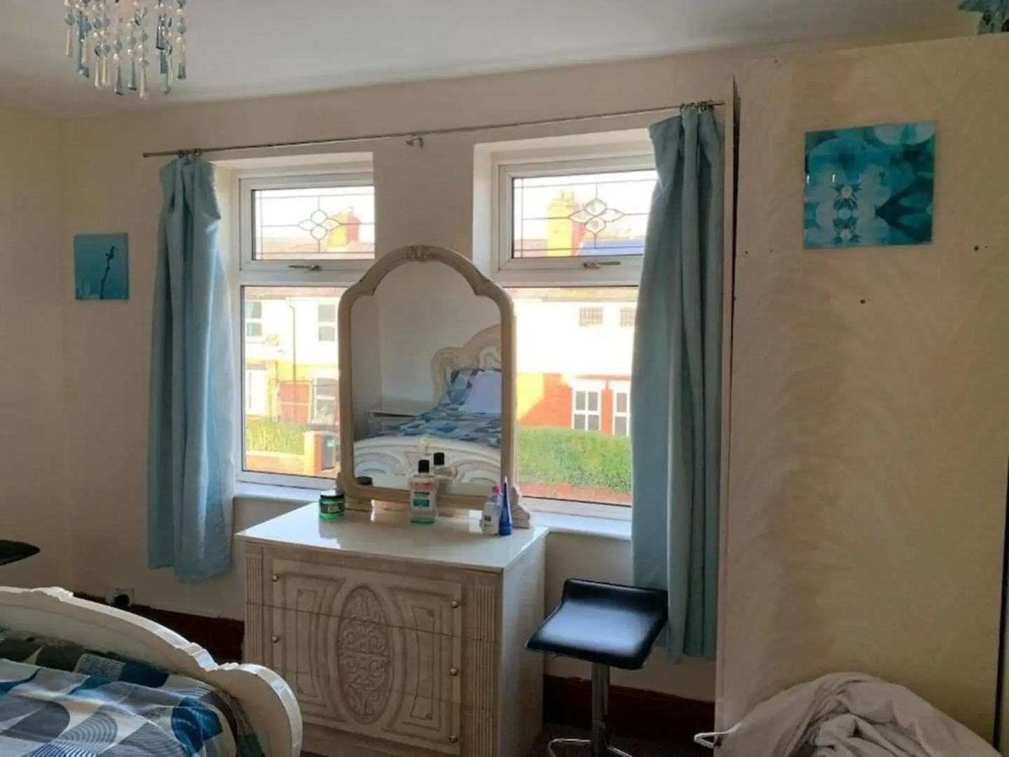 Busybee - Guest House- Self service