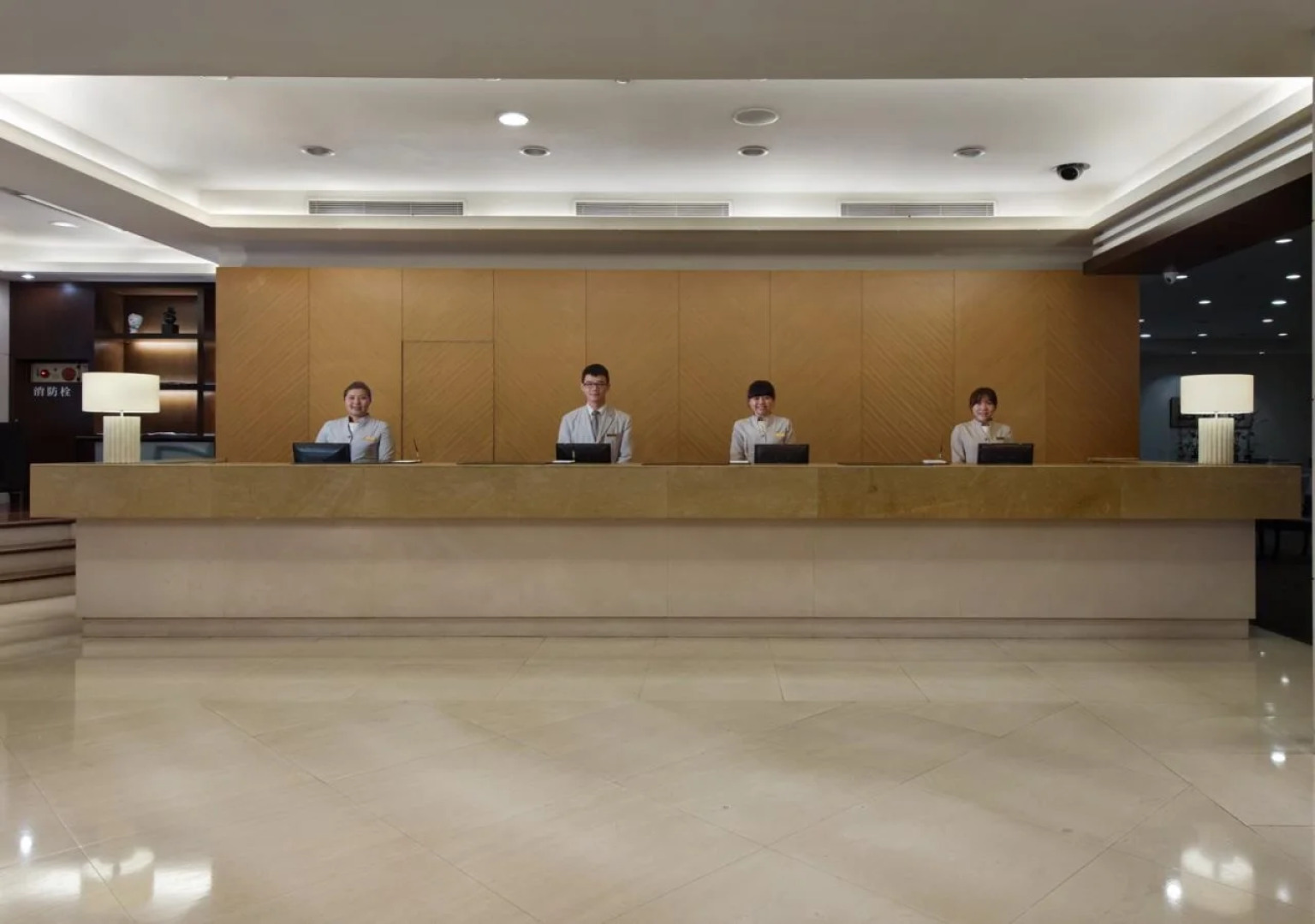 Lakeshore Hotel Metropolis I