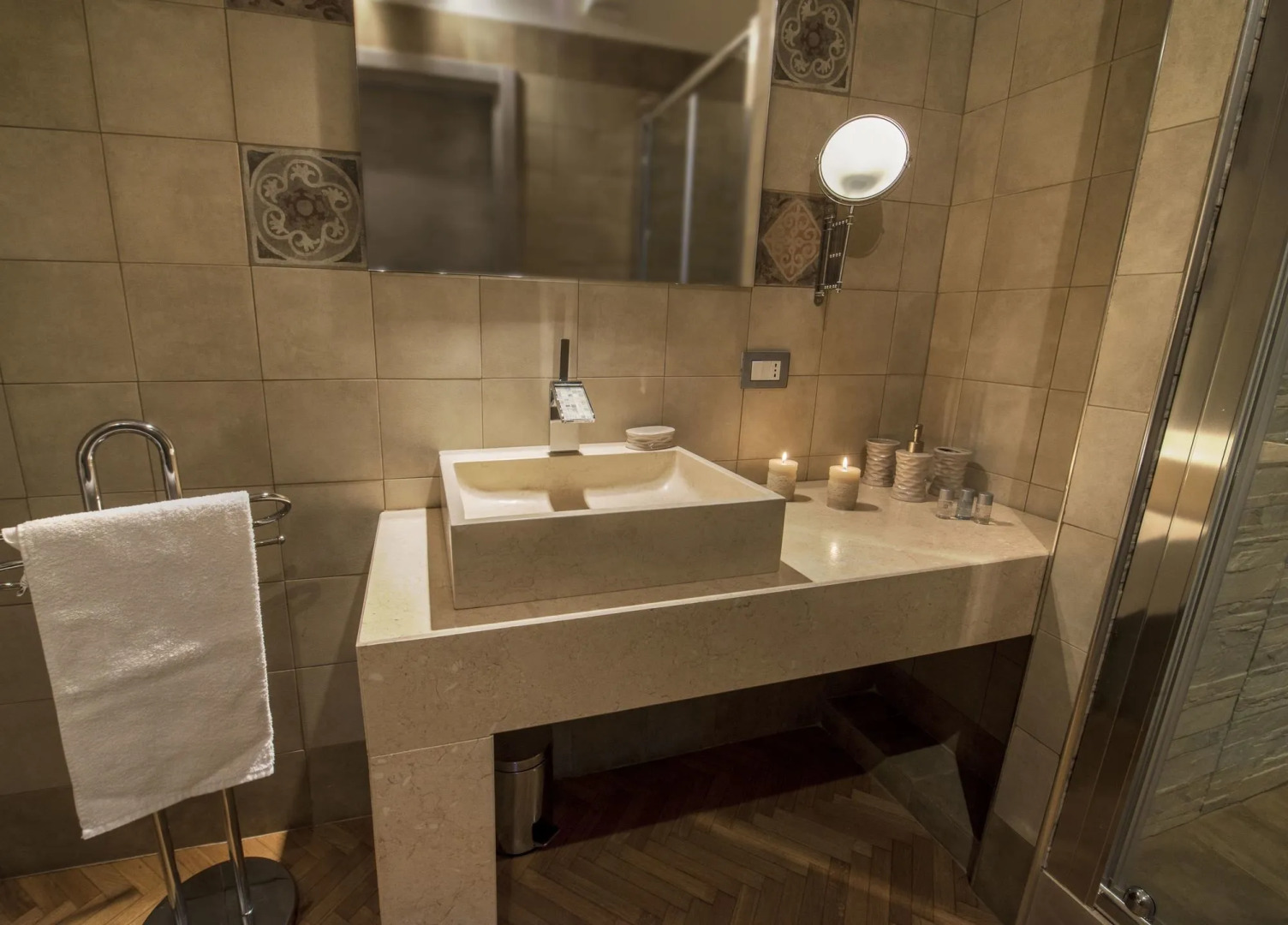 Penthouse Station Luxury Suites & Apts