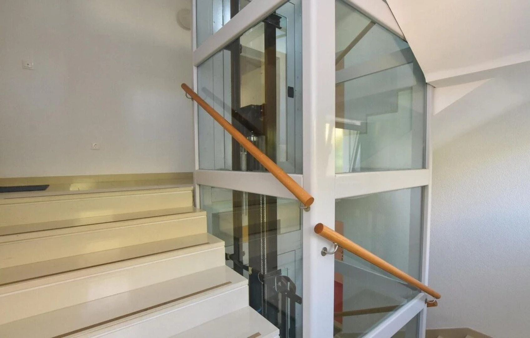 Awesome Home in Duce With Wifi and 9 Bedrooms