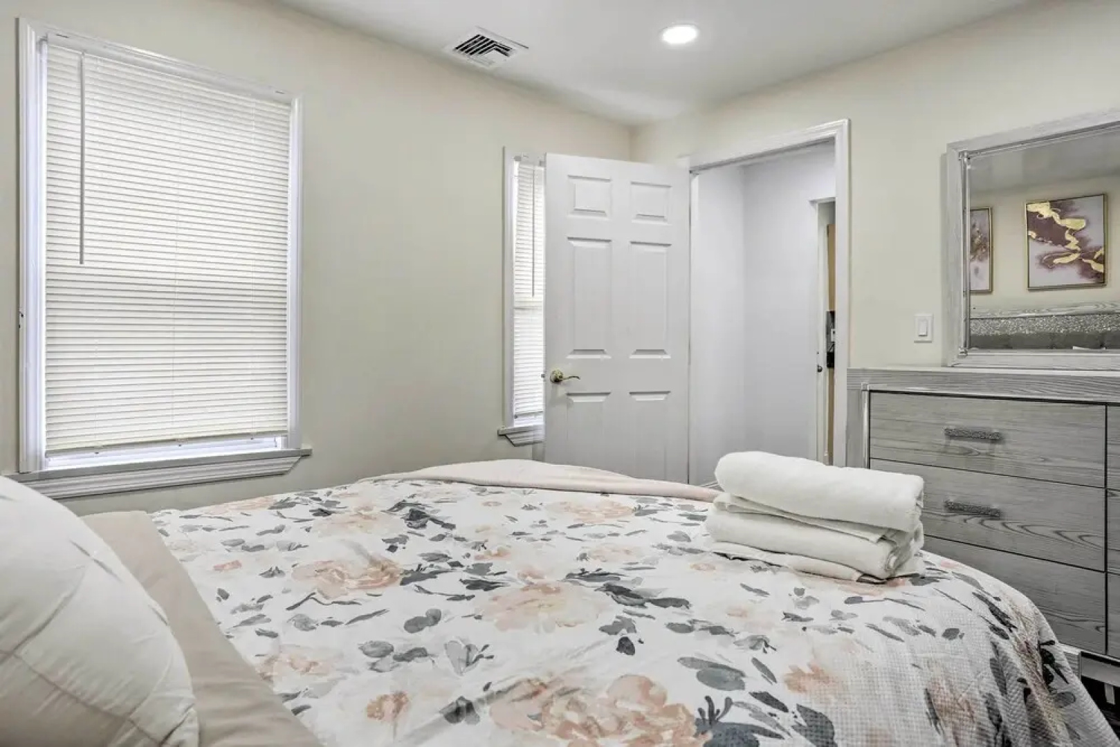 Charming Mamaroneck Home ~ 22 Mi to Manhattan