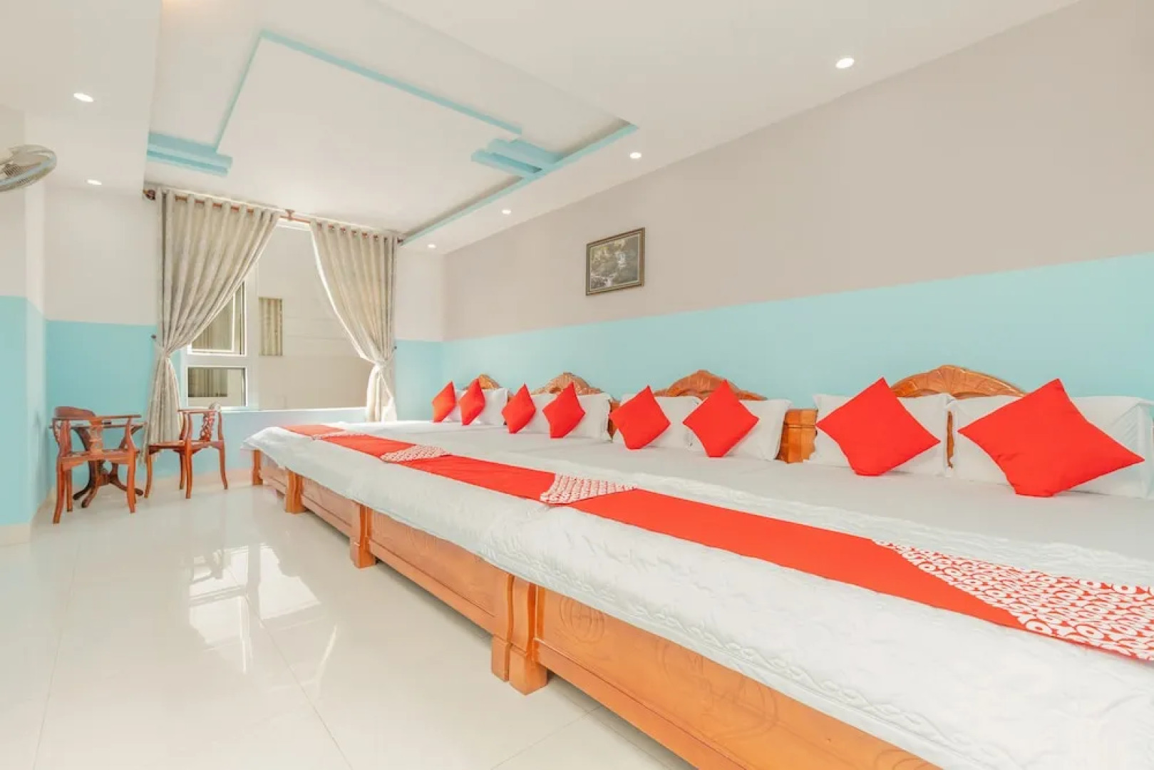 Hoang Truong Hotel by OYO Rooms