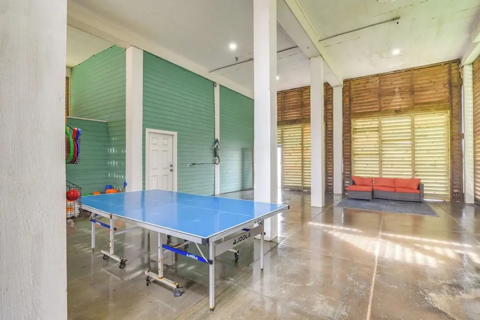 Oceanfront Crystal Beach Vacation Home w/ Deck!