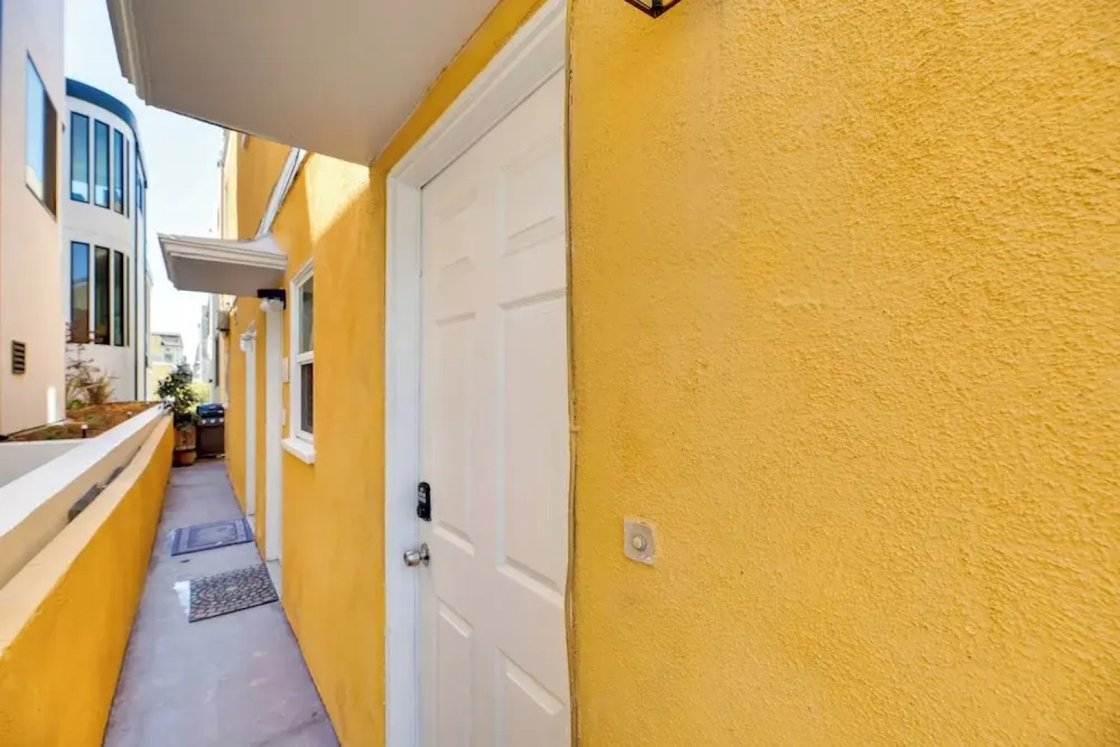 Walk to Sand & Surf - Bright Manhattan Beach Apt!