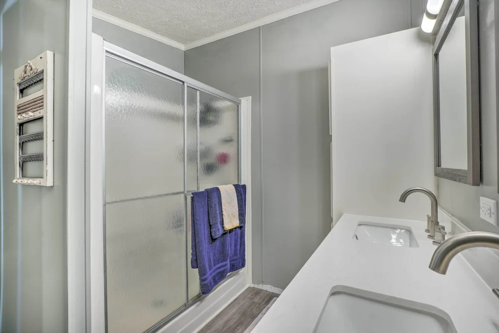 Noteworthy Cabin: Grill, Walk to Beaver Lake!