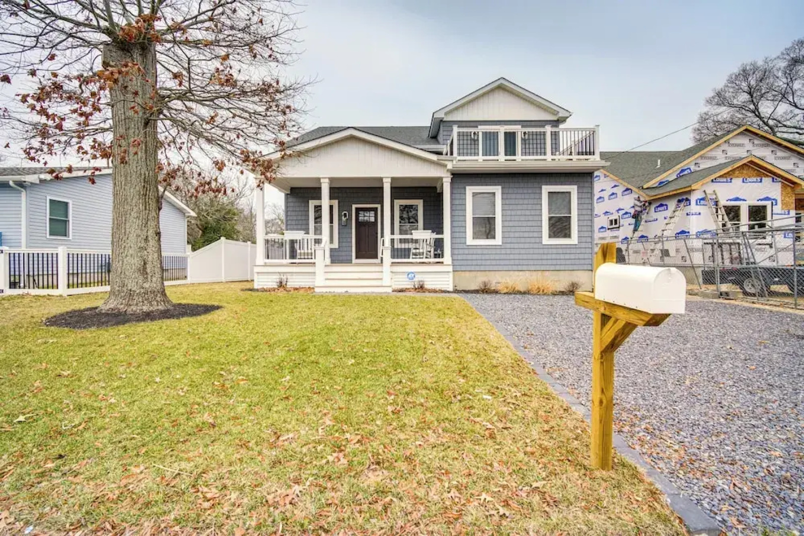 Steps to Sand: Villas Beach House w/ Decks!
